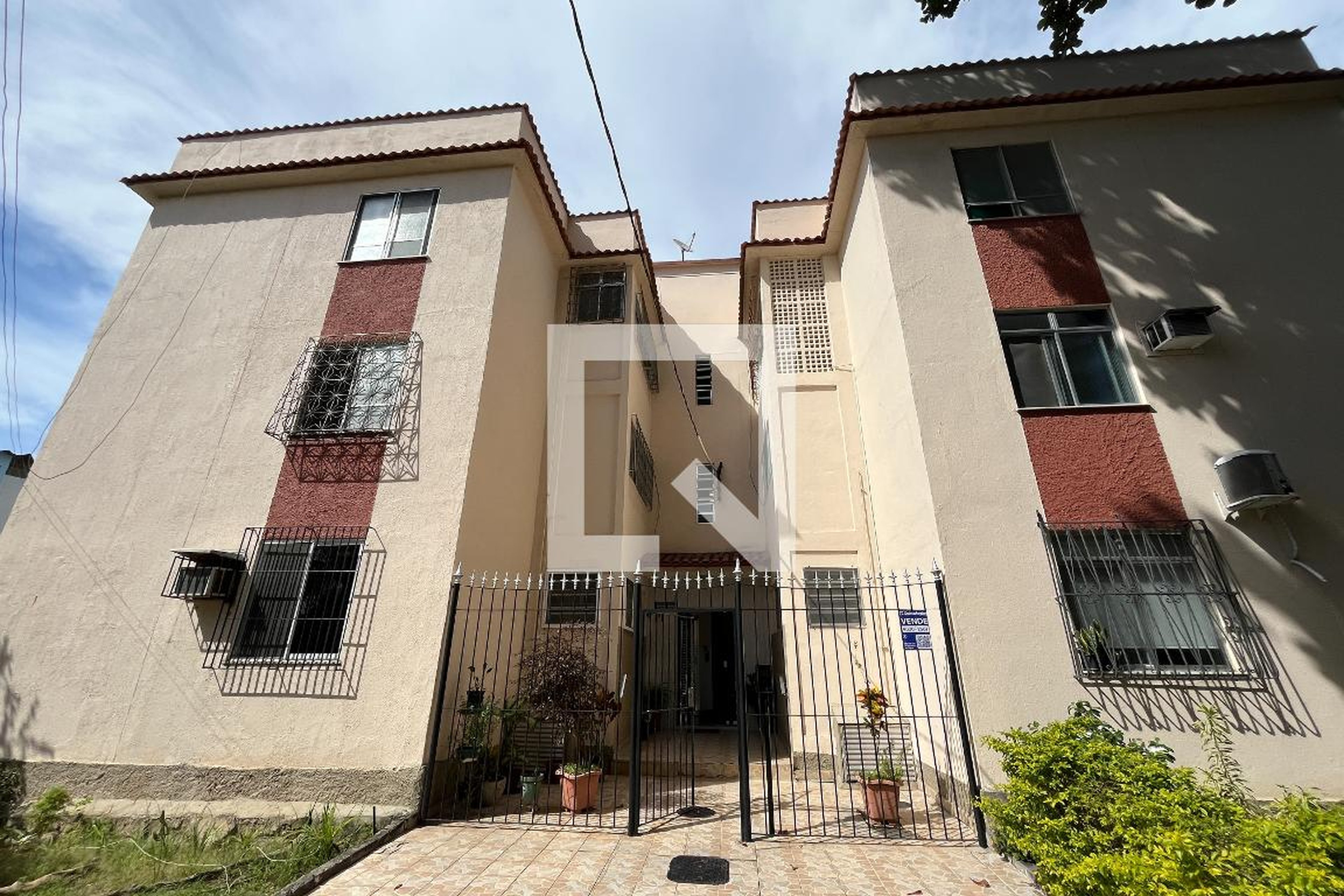 Fachada Condomínio em Rua Castorina Faria Lima, 51