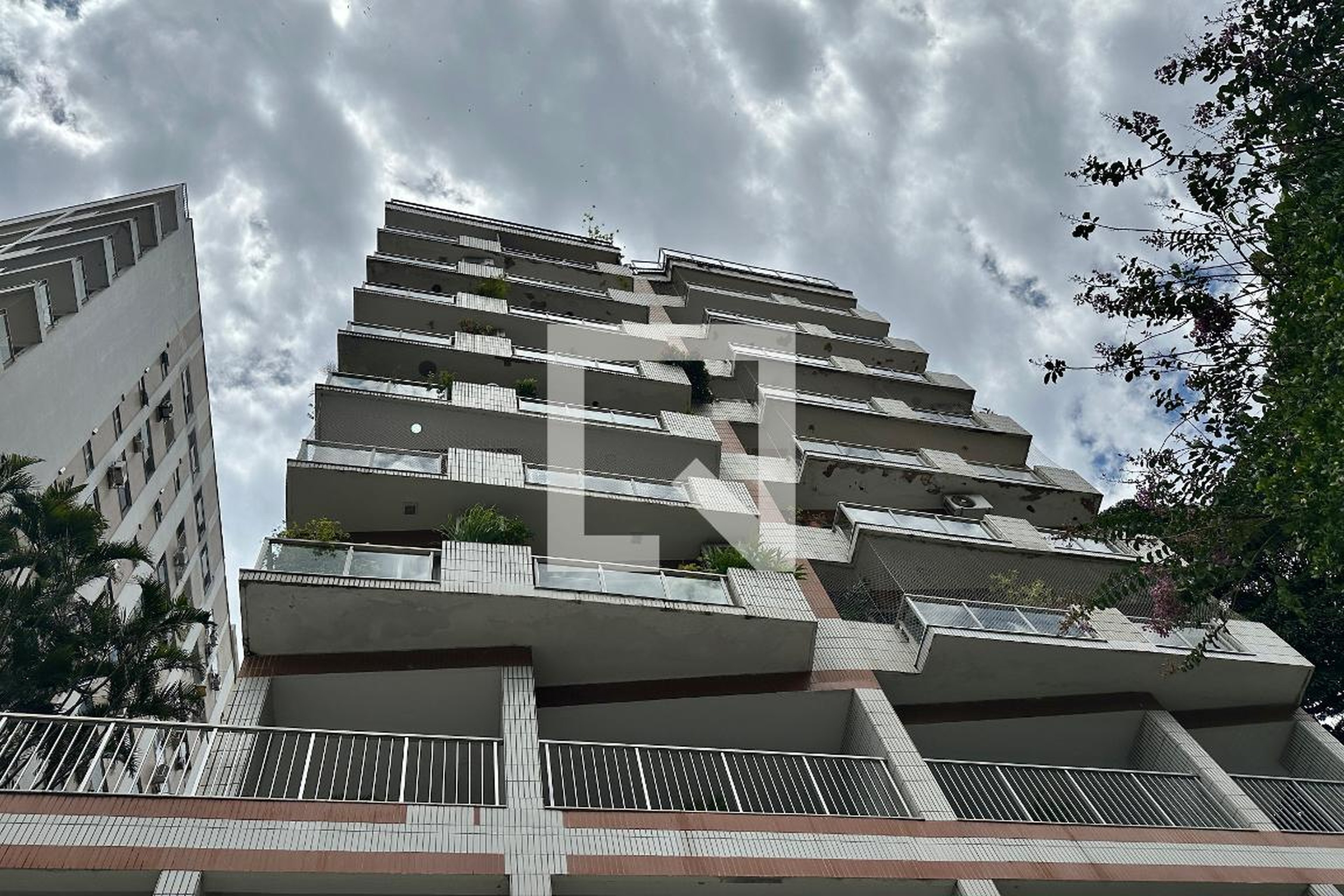 Fachada Condomínio em Rua Marechal Píres Ferreira, 69