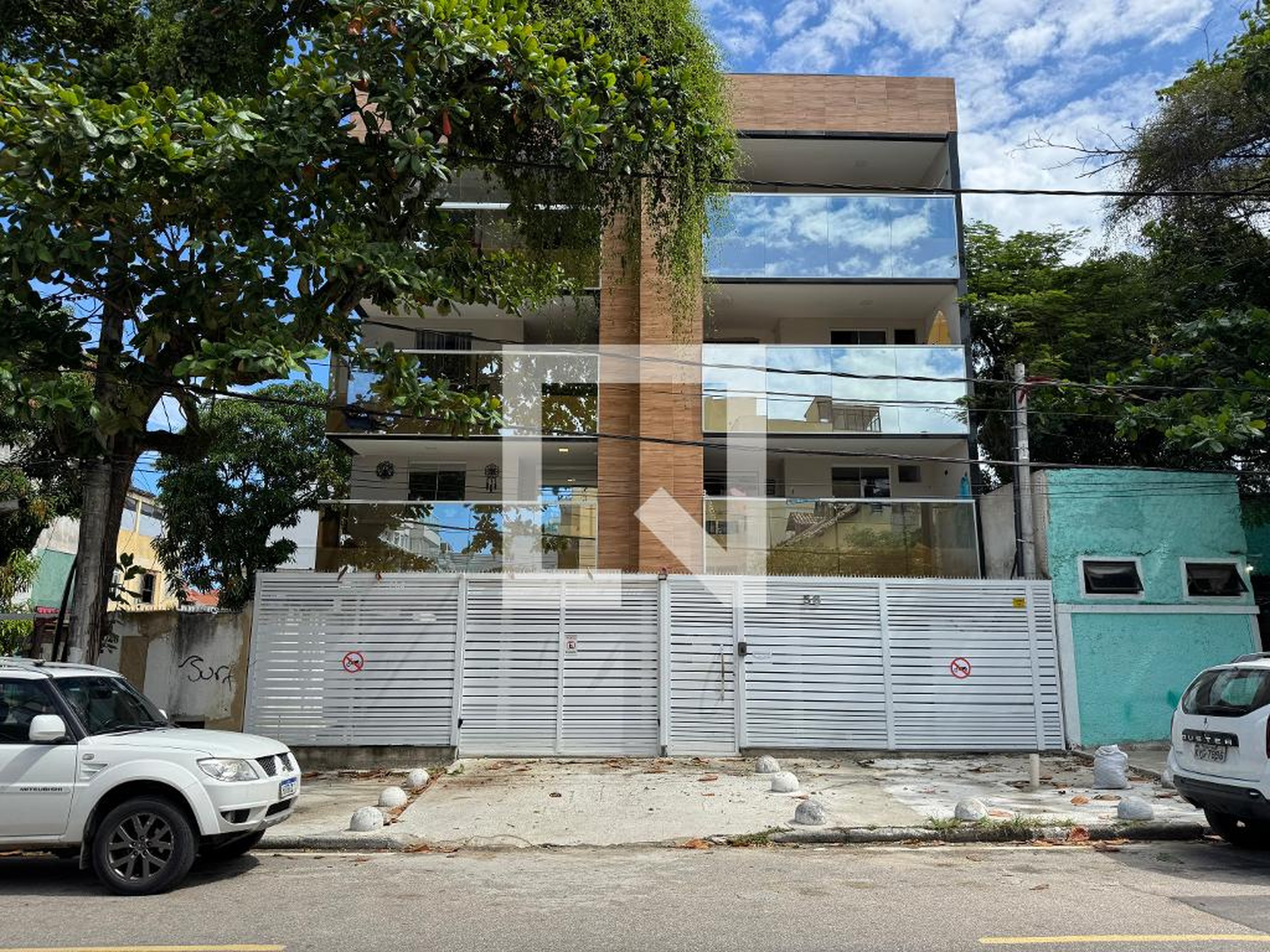 Fachada Condomínio em Rua Almirante Heleno Nunes, 56