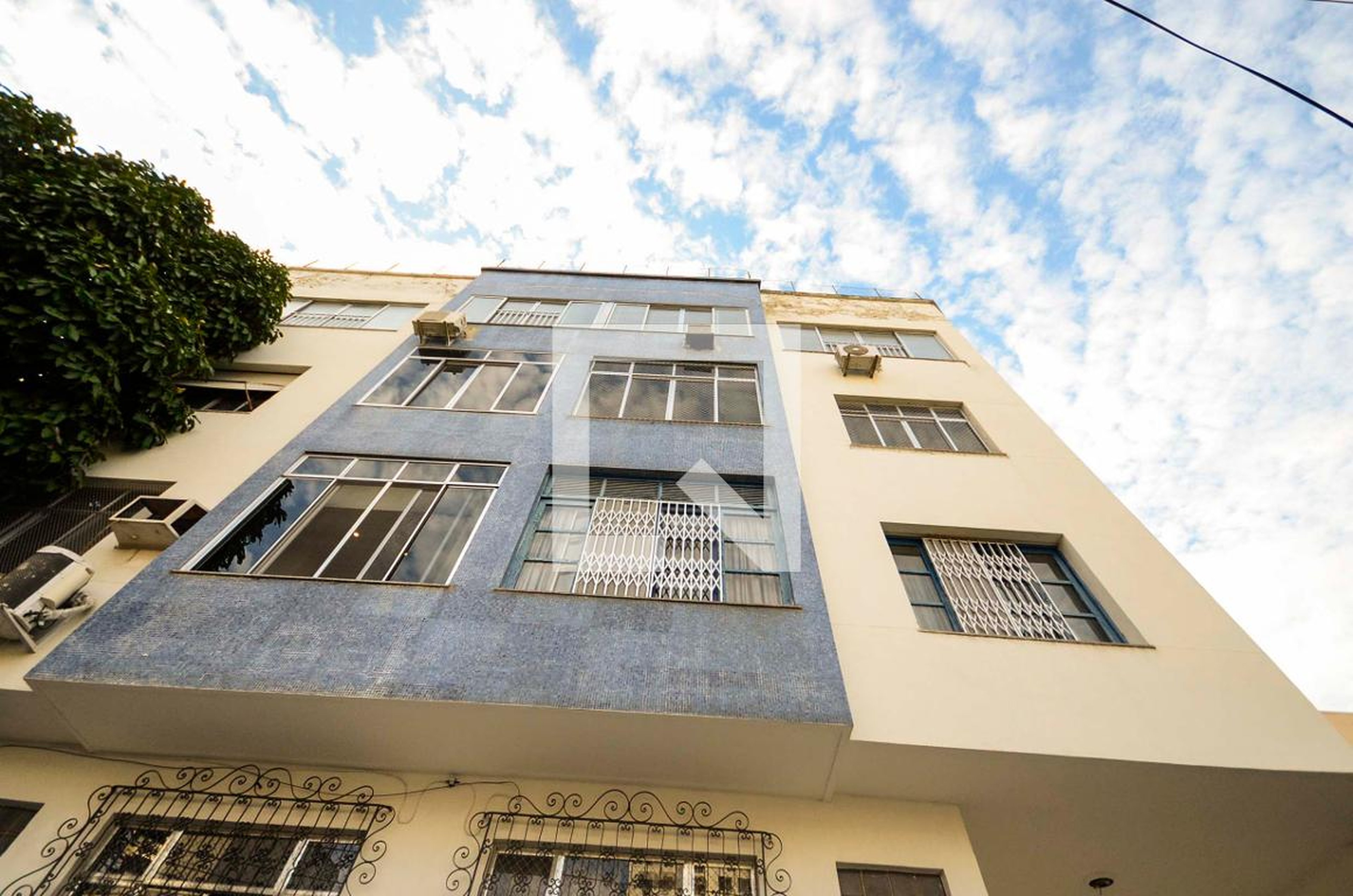 Fachada Condomínio em Rua Juparanã, 56