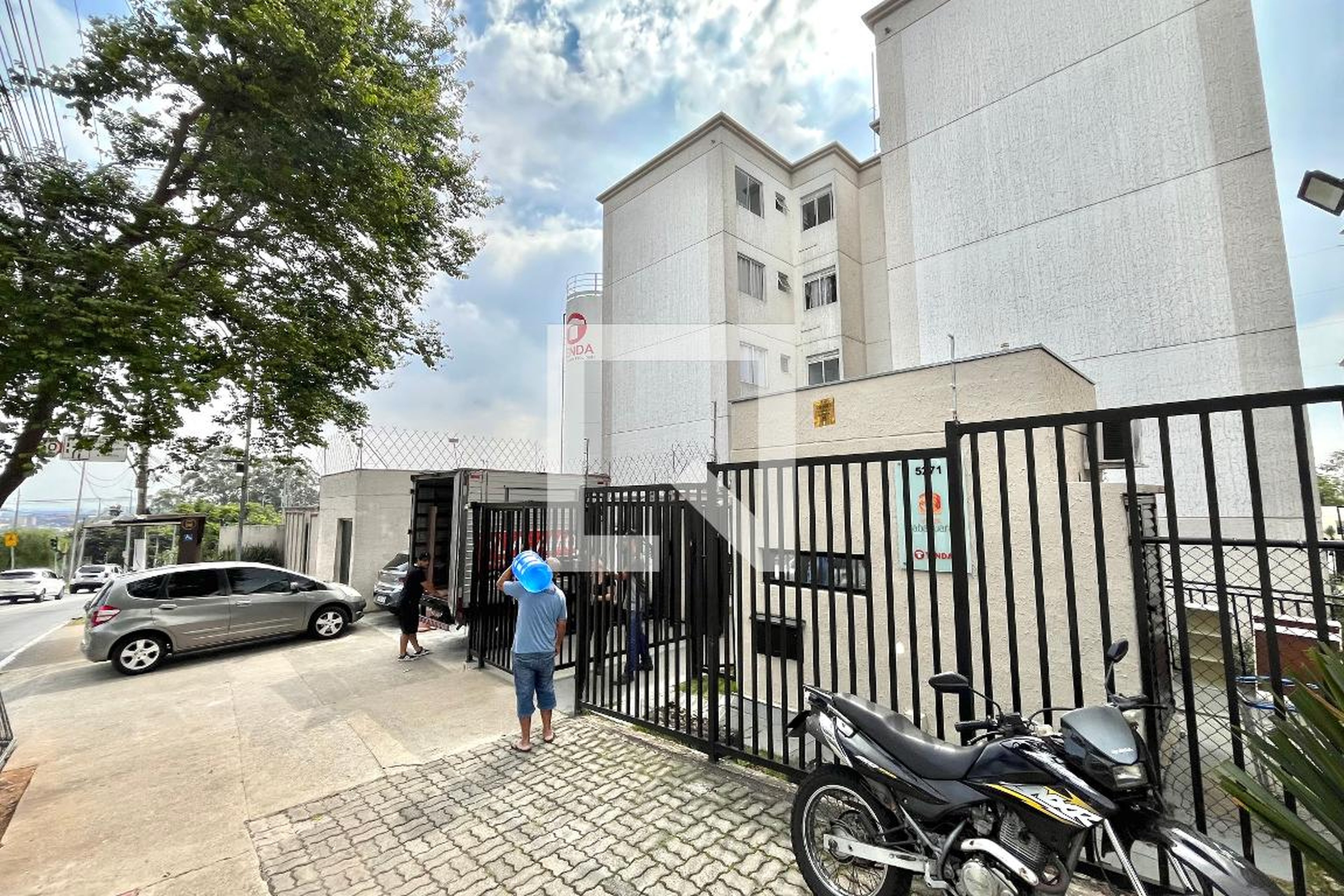 Fachada do Prédio Condomínio em Avenida Engenheiro Armando de Arruda Pereira, 256