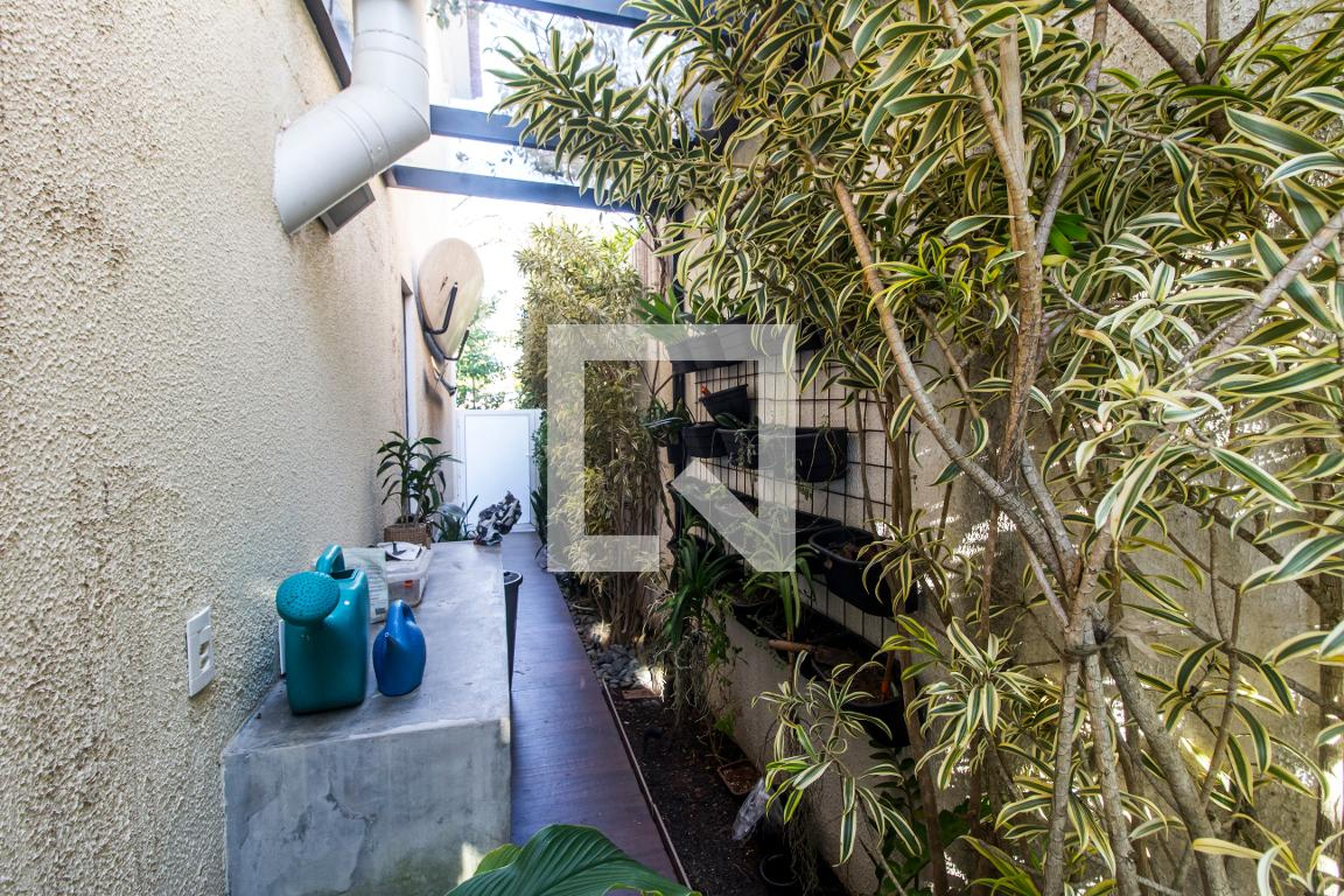 Entrada Condomínio em Alameda Milão, 137