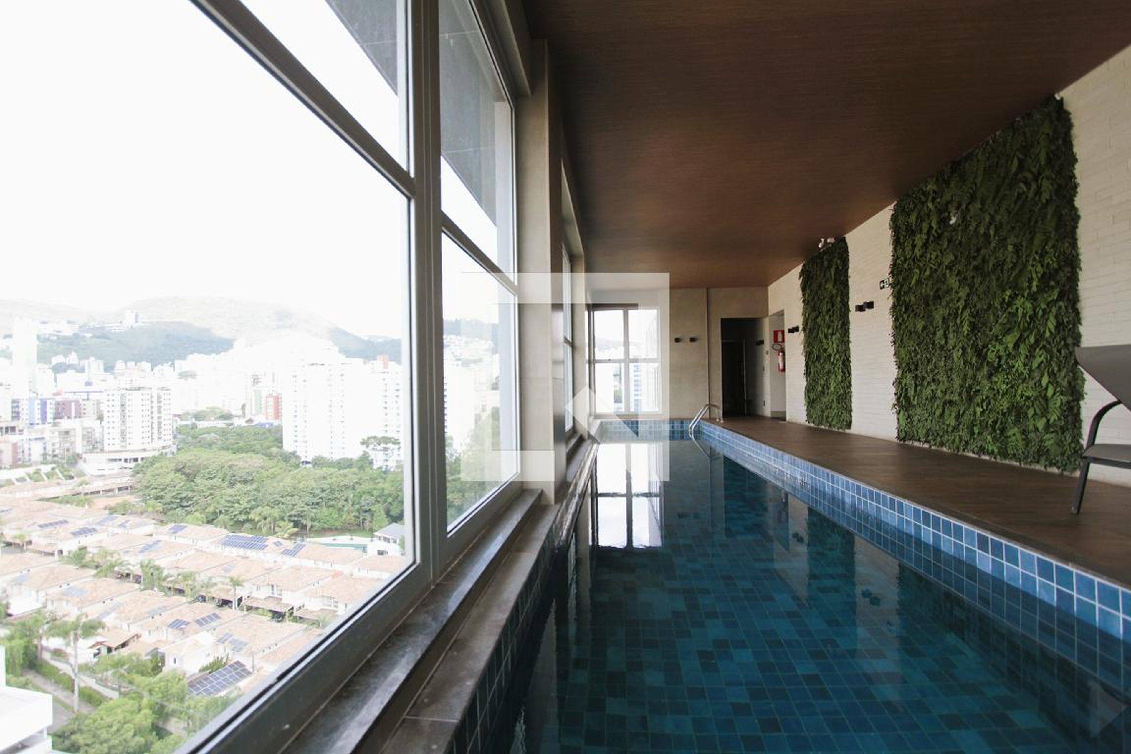 Piscina Coberta - Ed. Portofino - COB Construtora 3378-4527