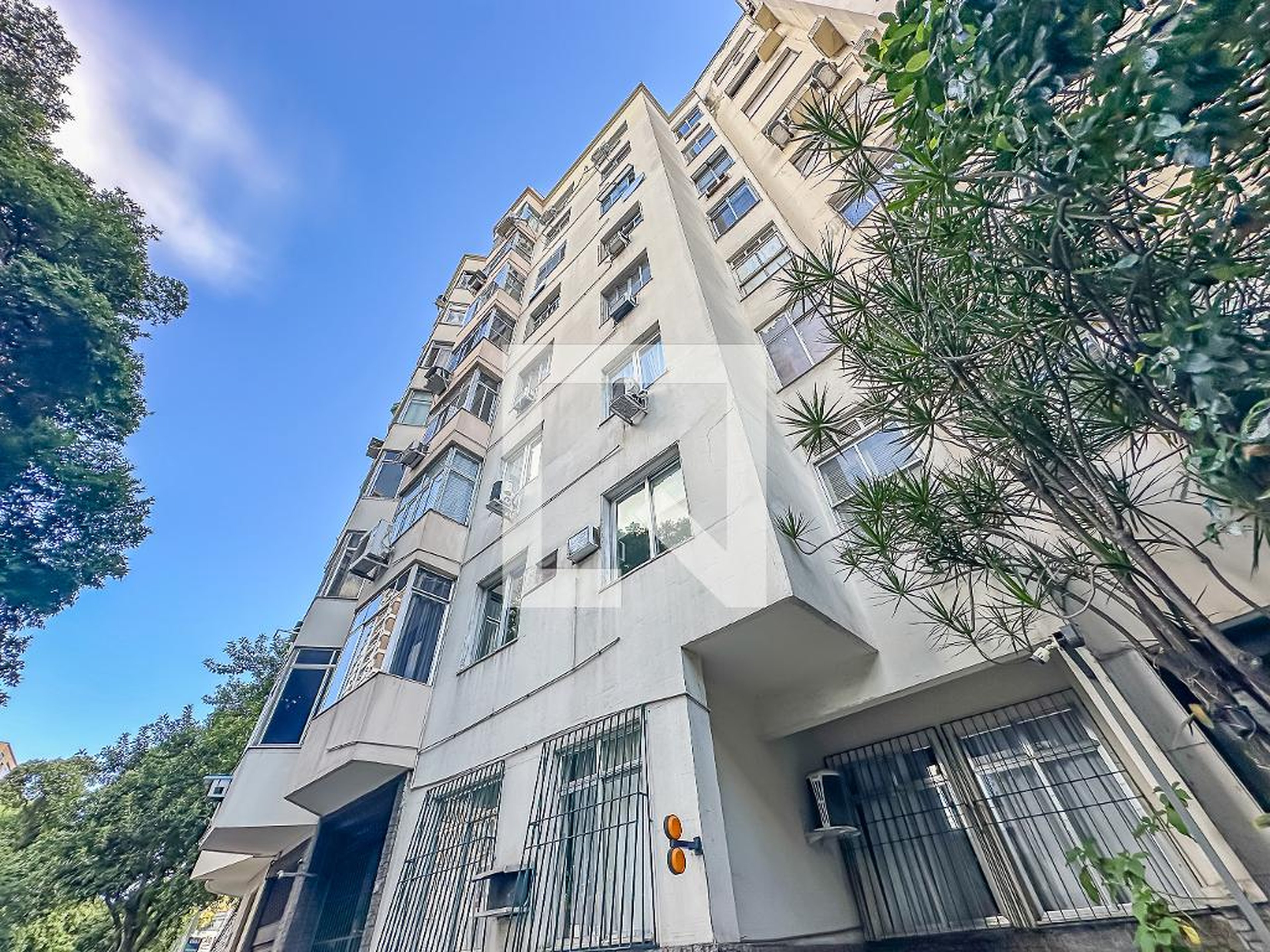 Fachada Condomínio em Rua Pinheiro Machado, 80