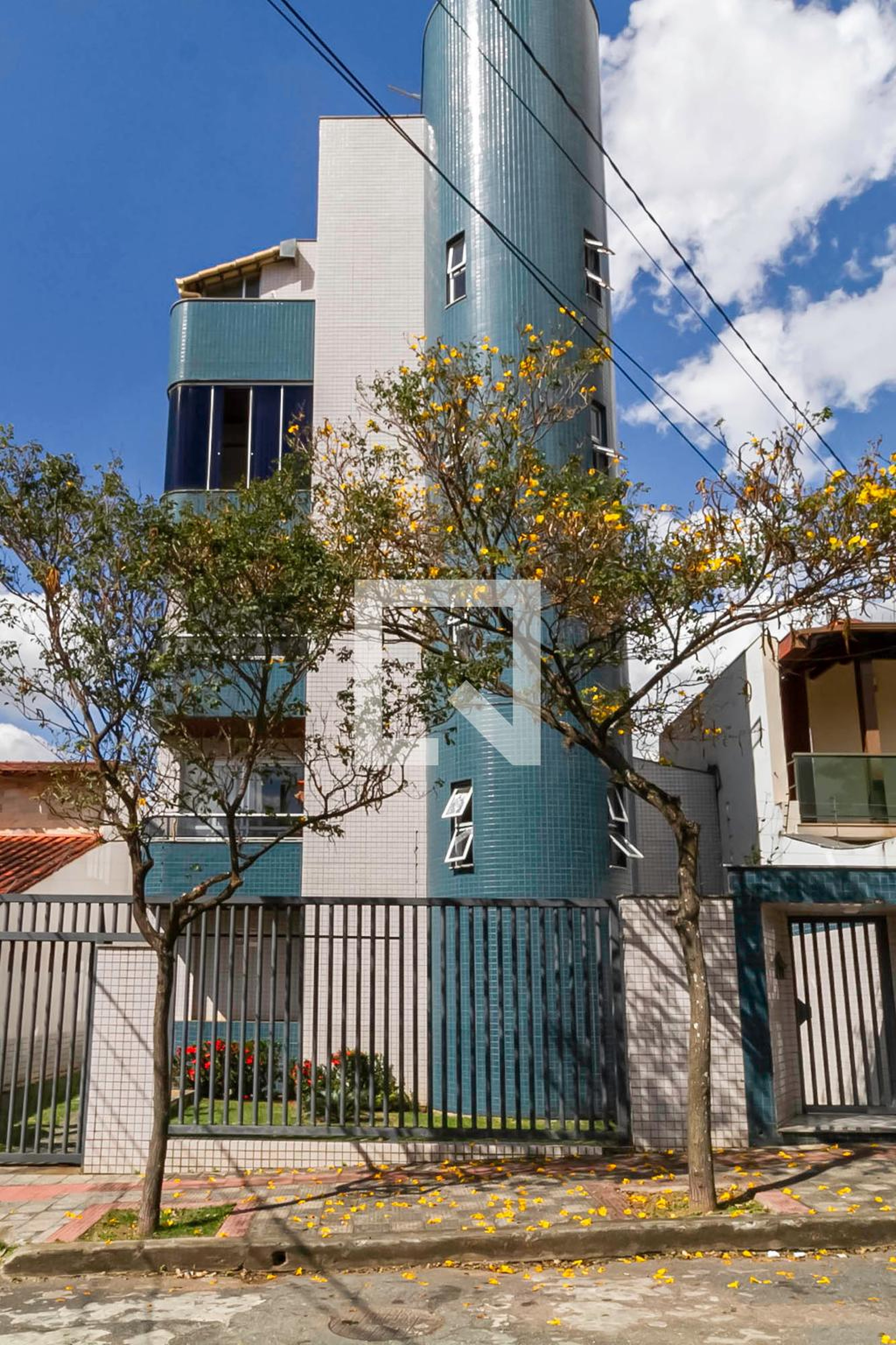 Fachada Condomínio em Rua Felíciano Negrão, 351