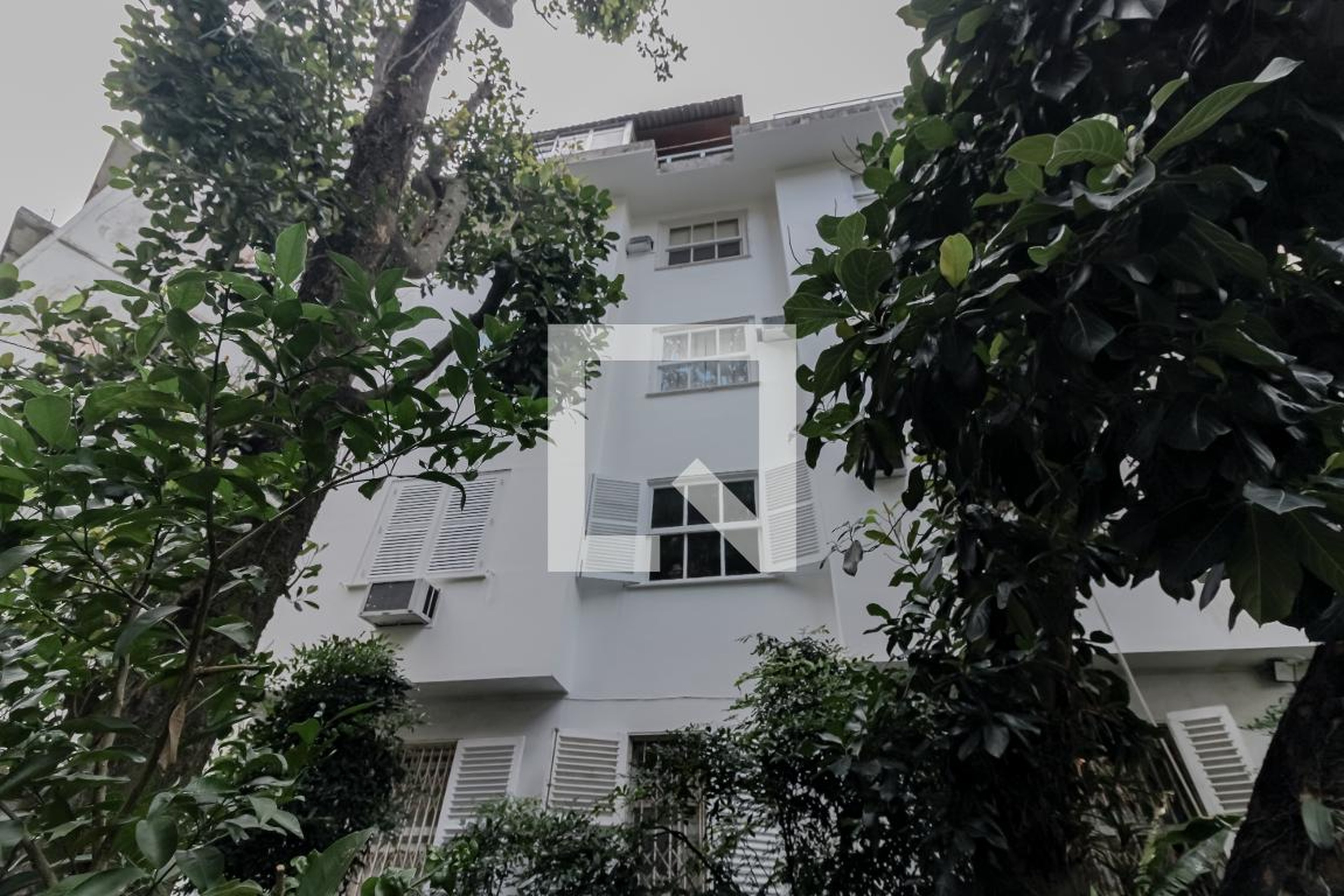 Fachada do Prédio Condomínio ômino Itaipava