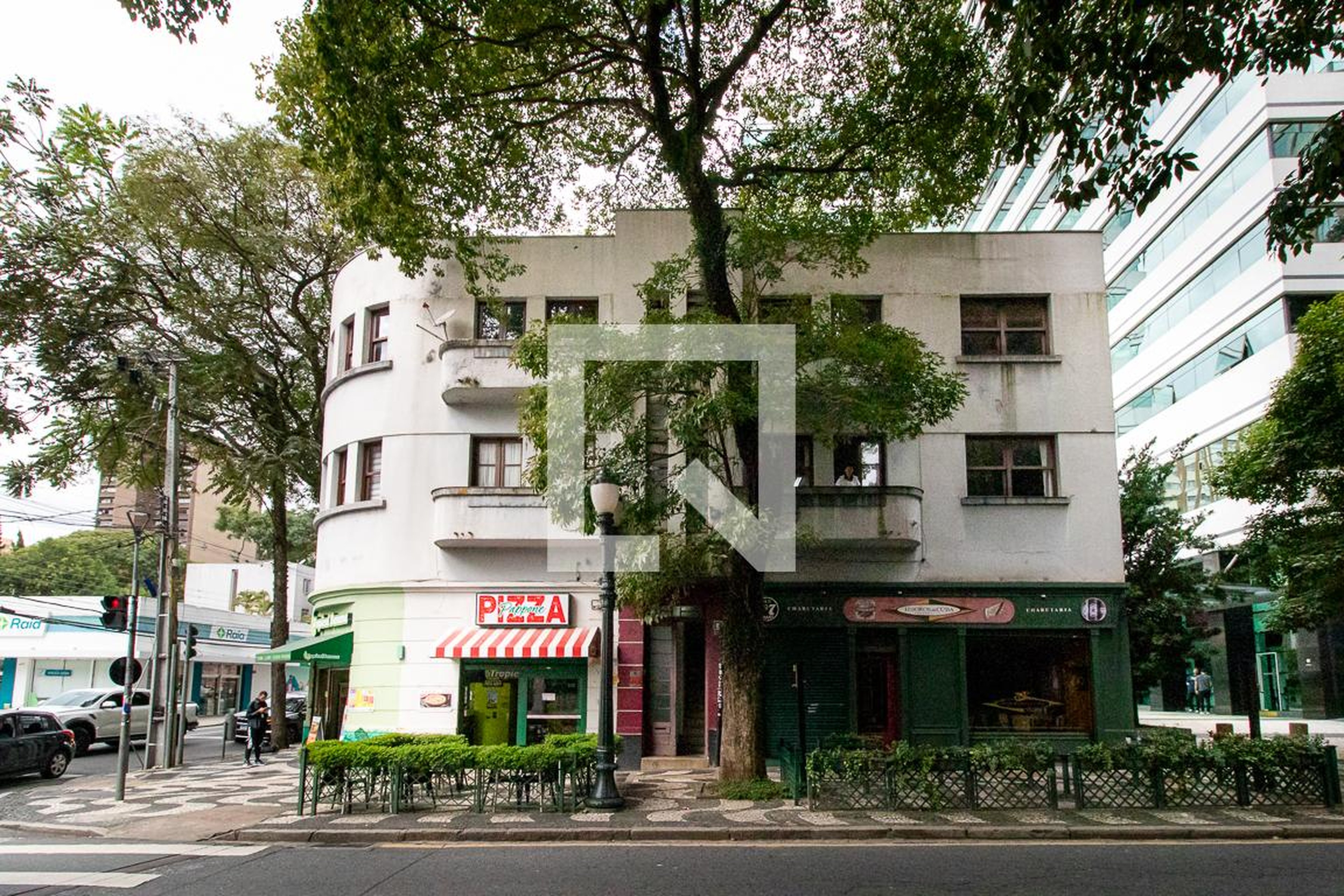 Fachada do Prédio Condomínio em Rua Comendador Araújo, 493