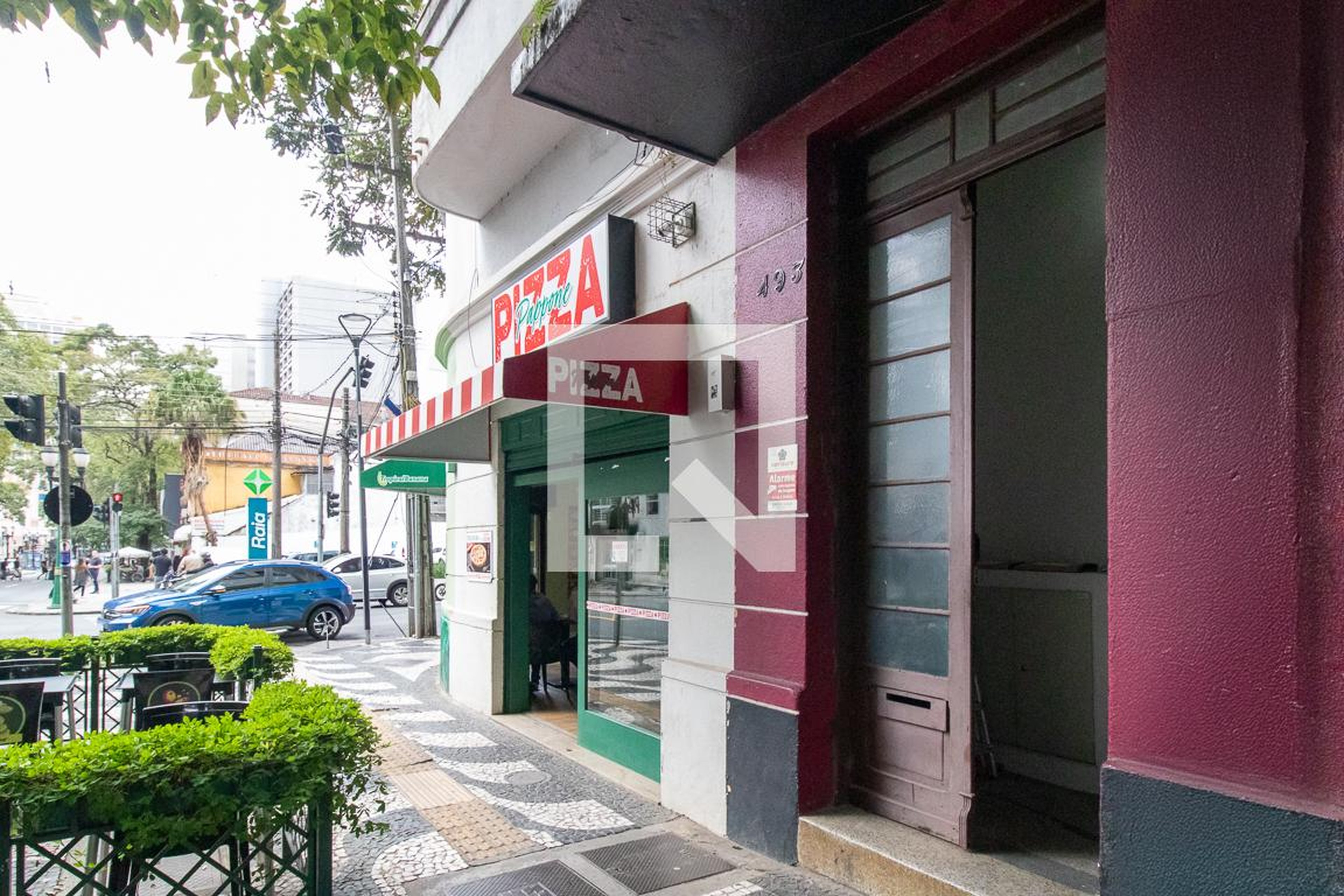 Fachada Condomínio em Rua Comendador Araújo, 493