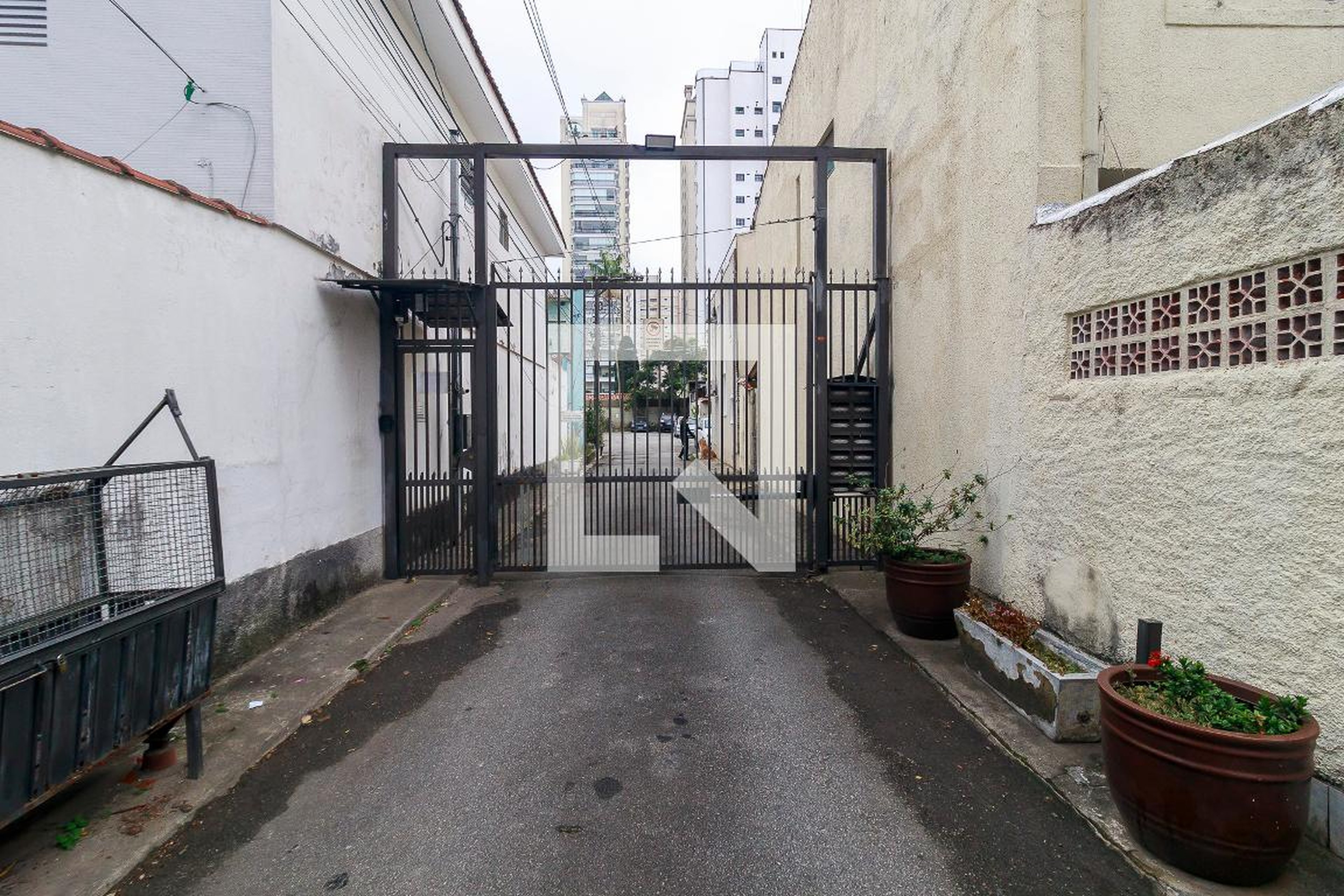 Fachada Condomínio em Travessa Canção das Águas, 63