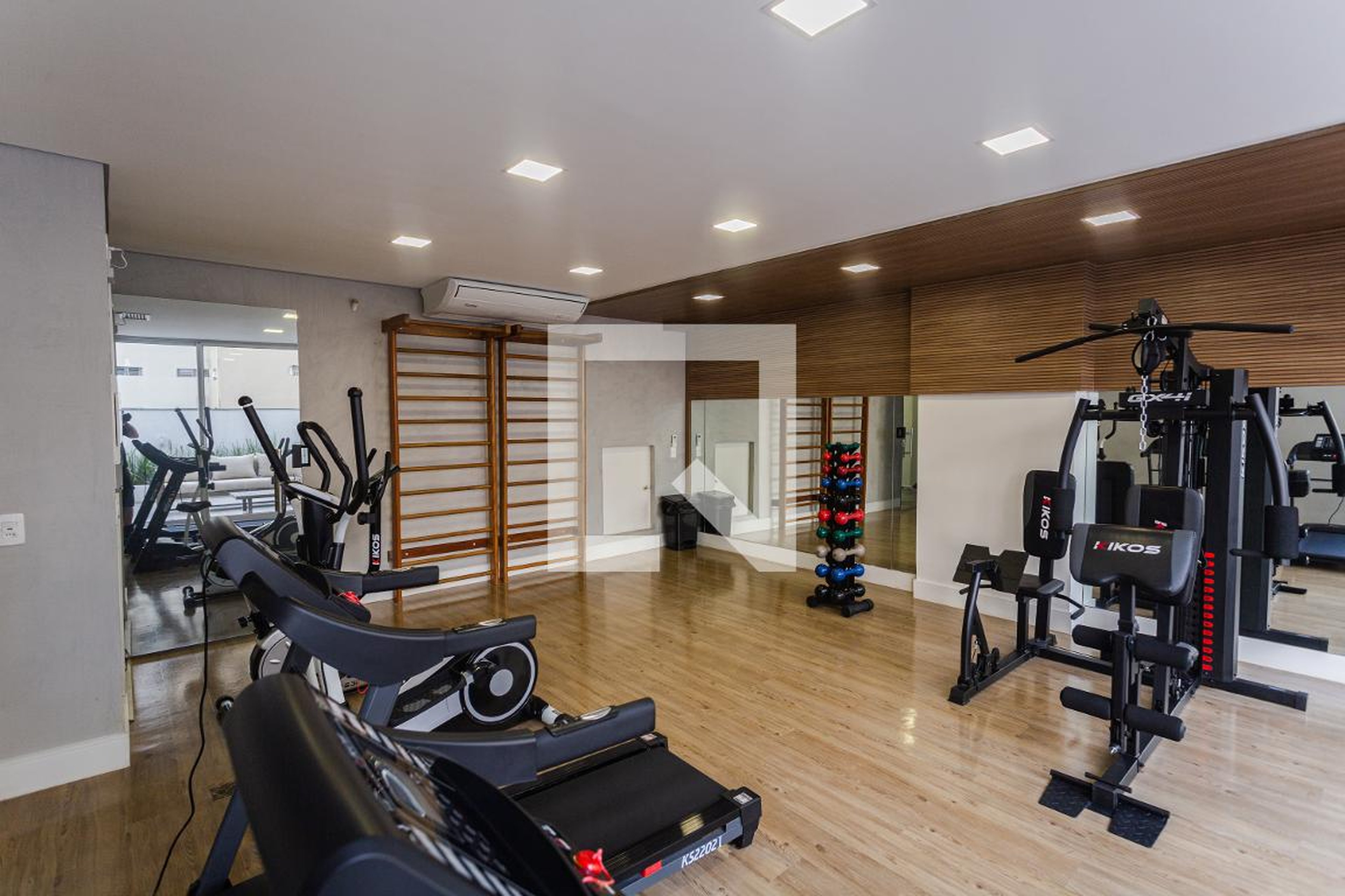 Academia - Metropolis