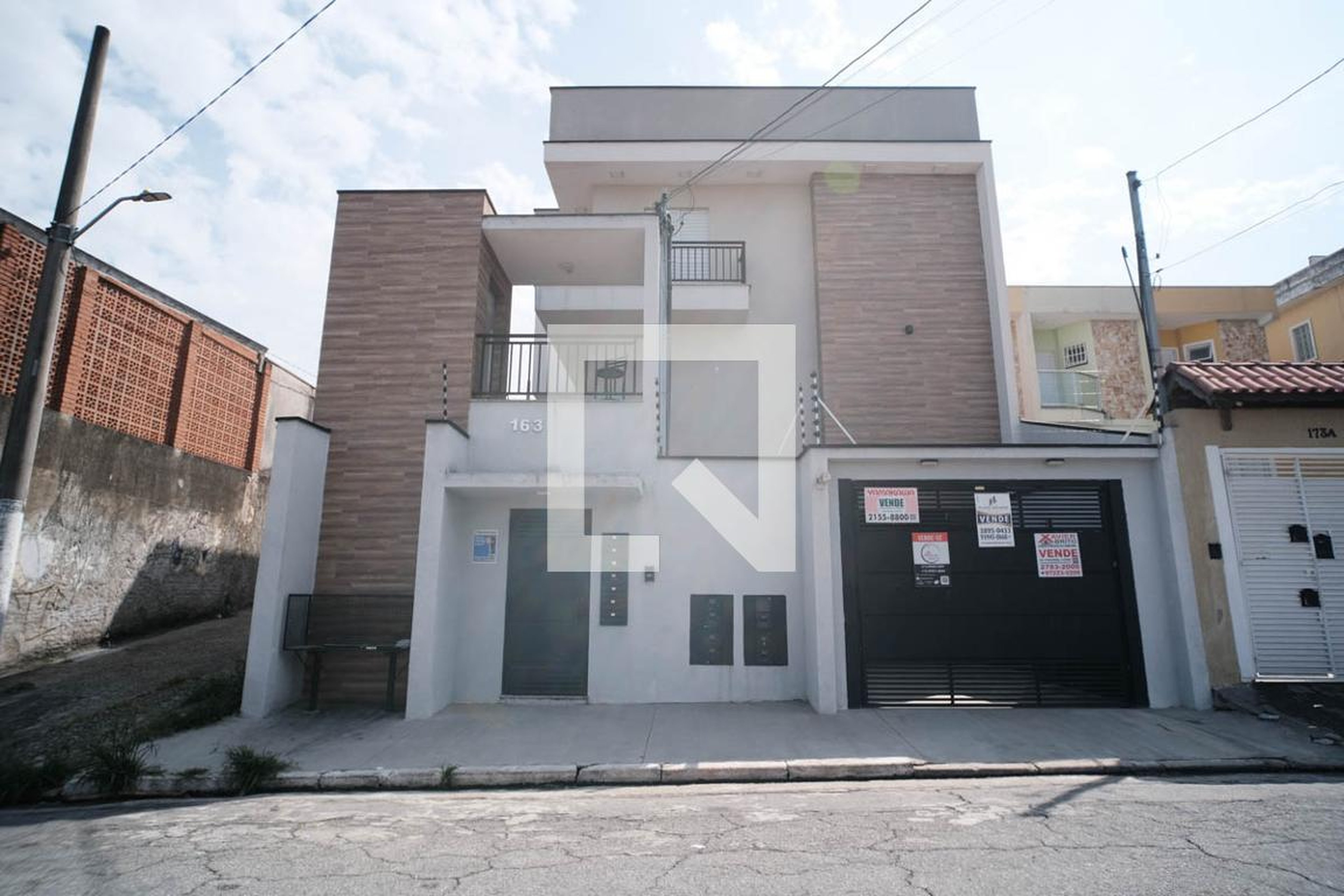 Fachada Condomínio em Rua Quixodi, 163