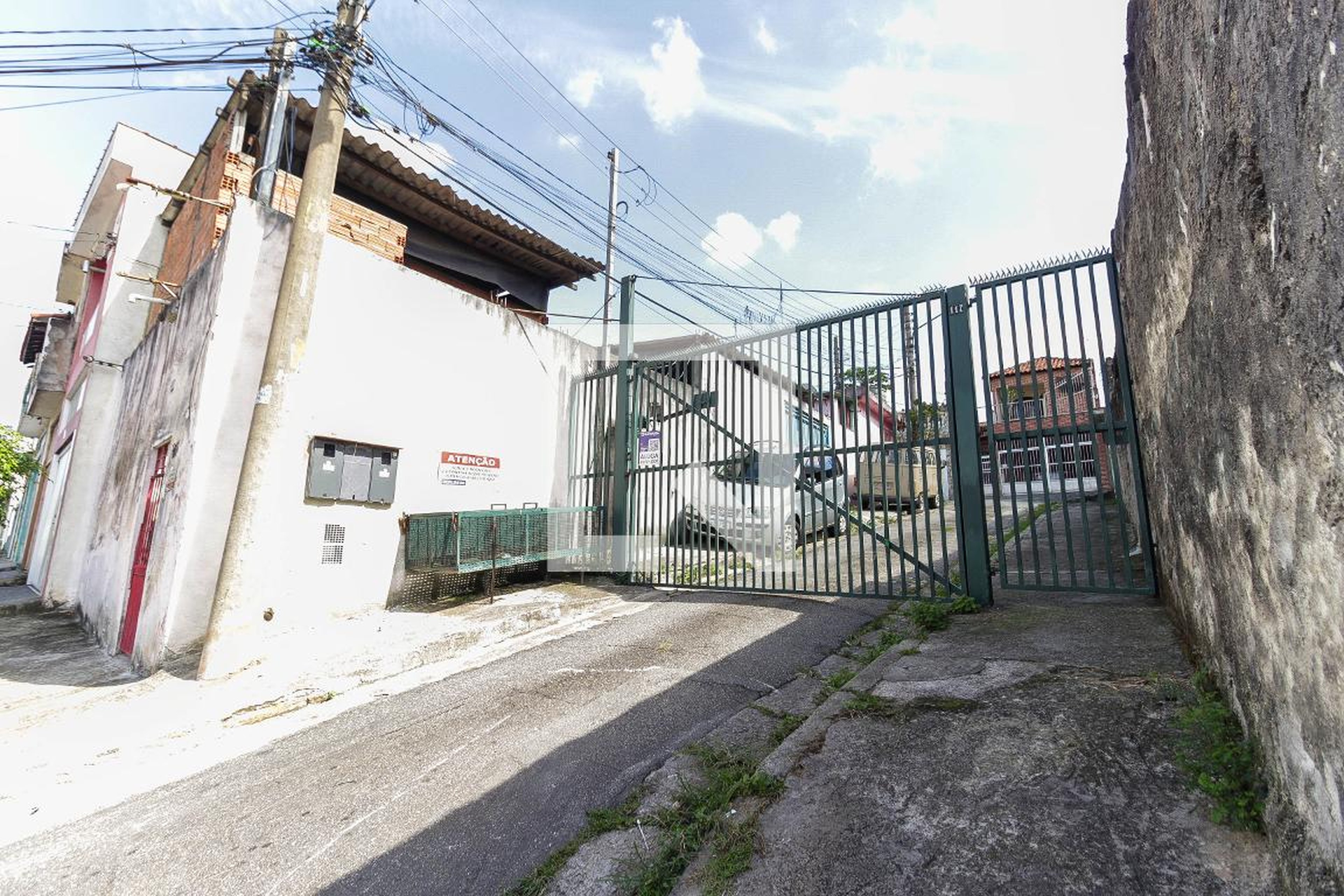 Fachada Condomínio em Rua Roque Polidoro, 117