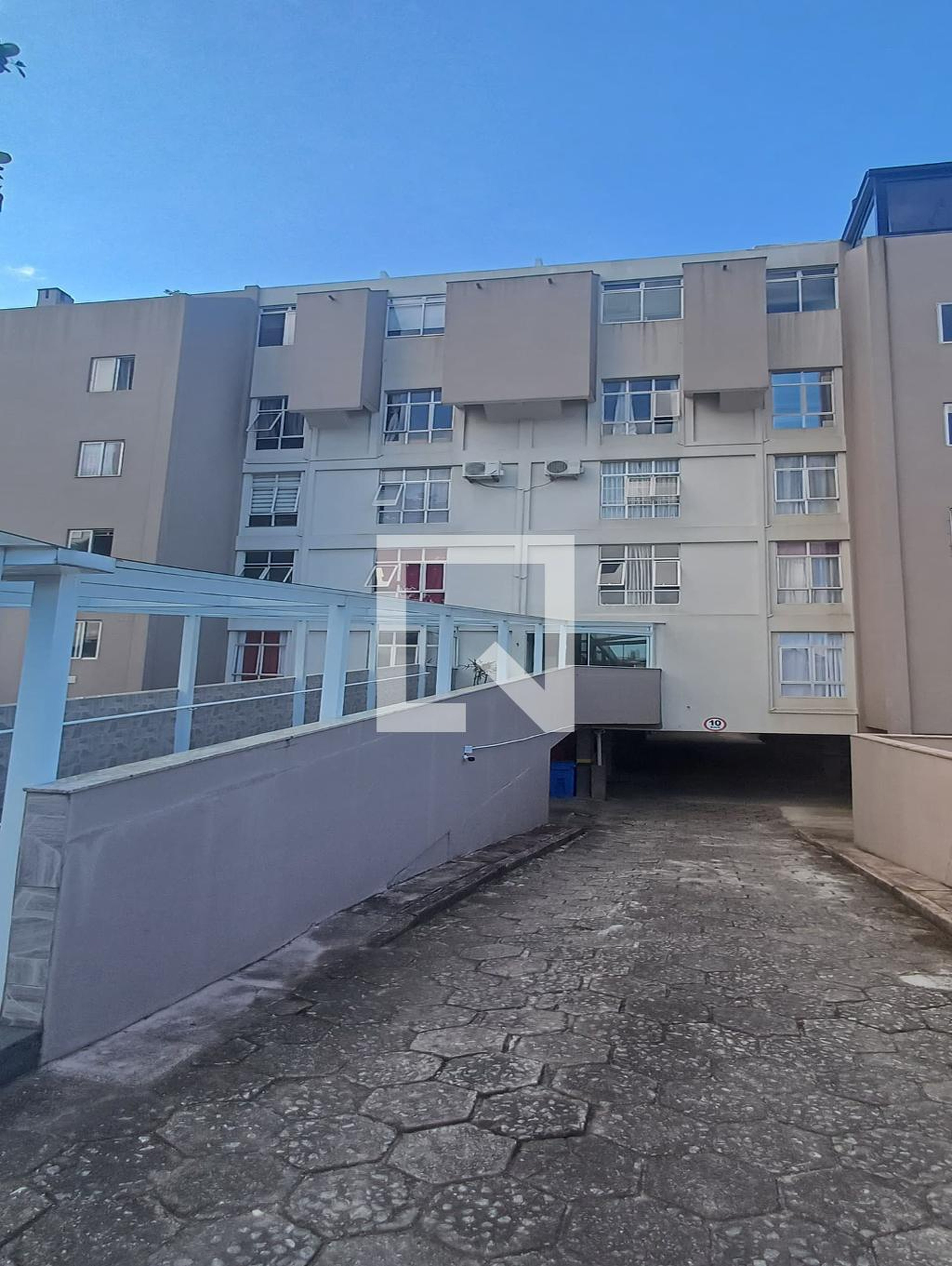 Fachada do Prédio Condomínio Plaza Mediterranee