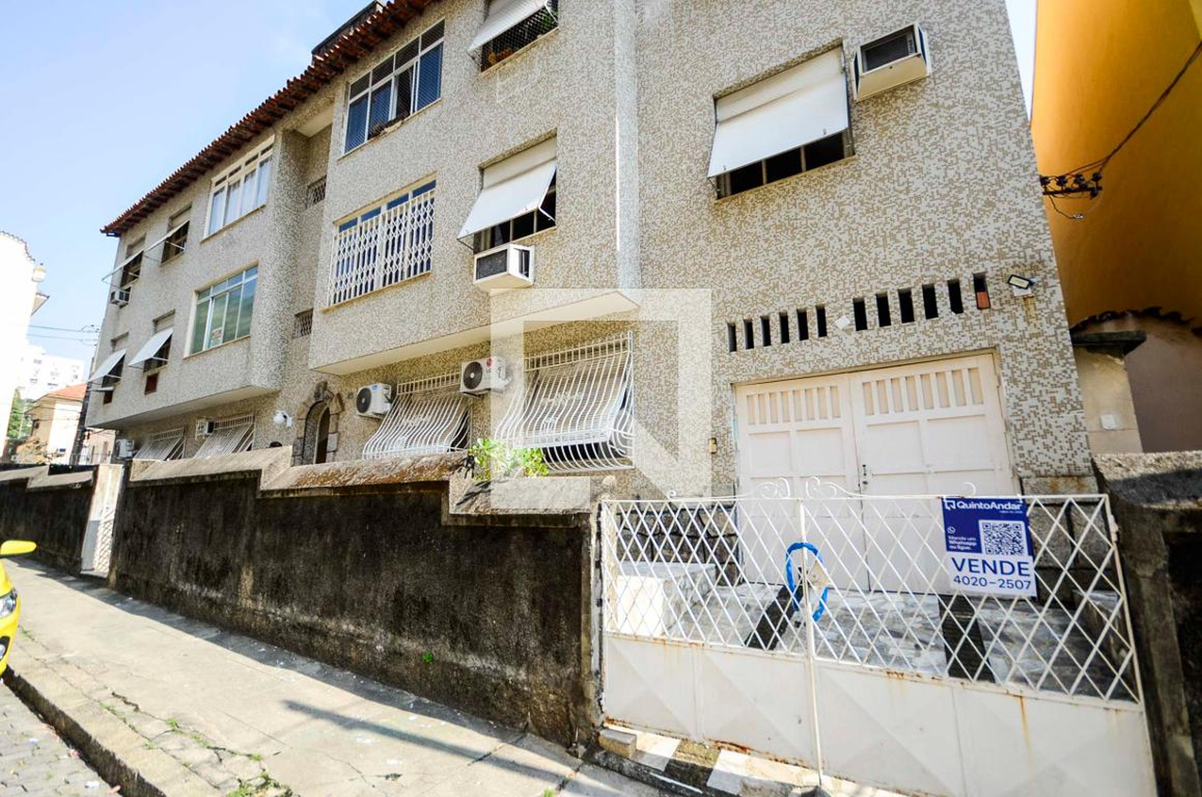 Fachada Condomínio em Rua Doutor Oscar Pímentel, 74