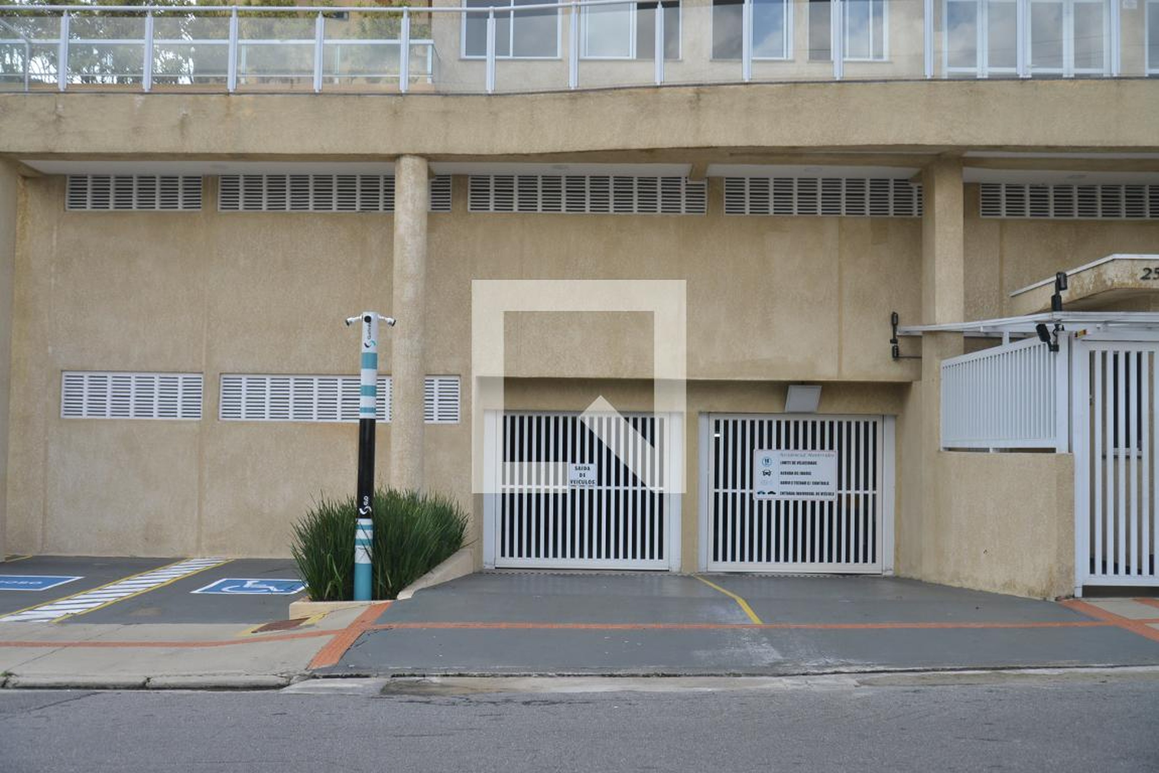 Fachada Condomínio em Rua Montevidéu, 258