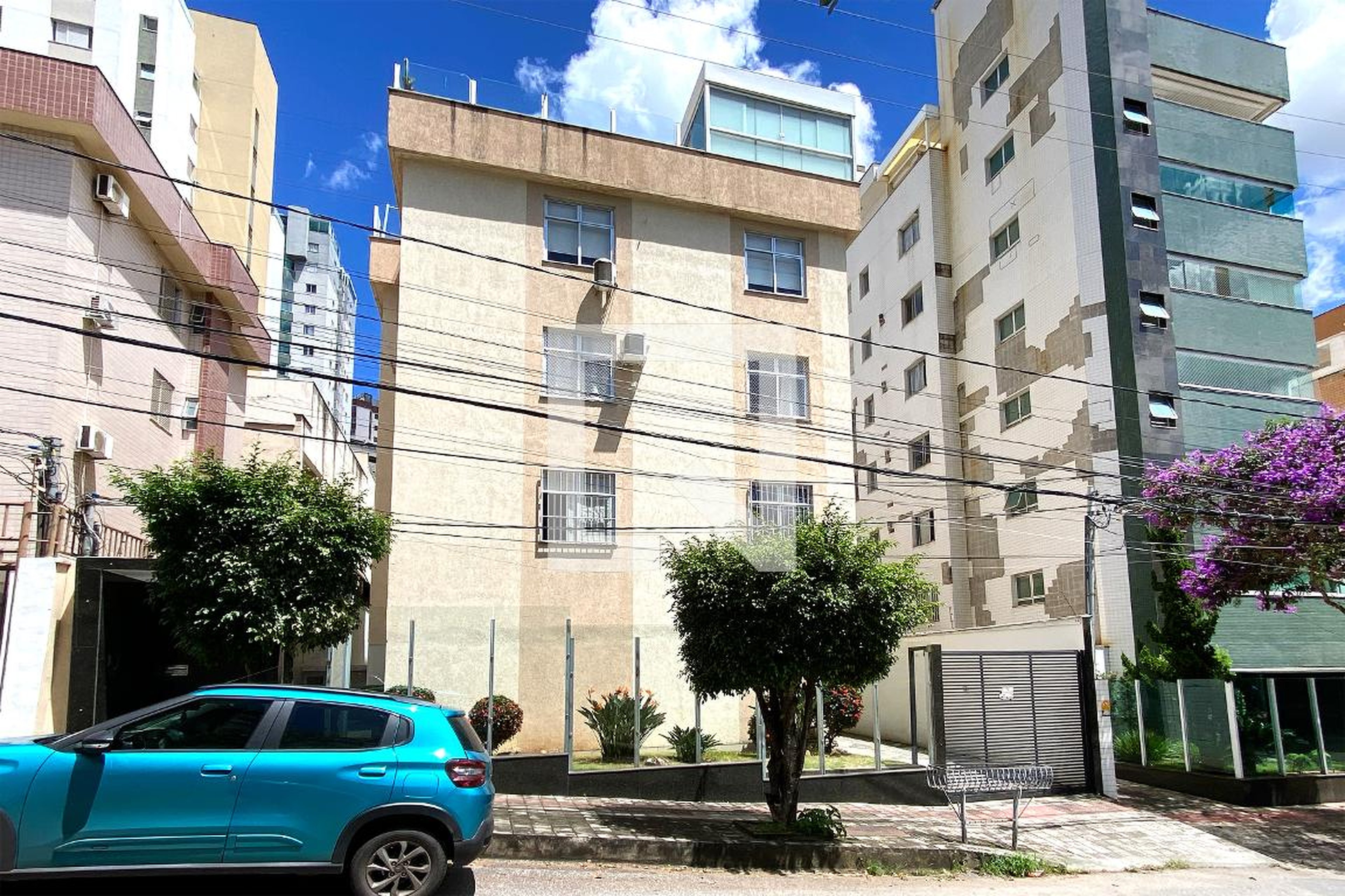 Fachada Condomínio em Rua Professor Miguel de Souza, 33