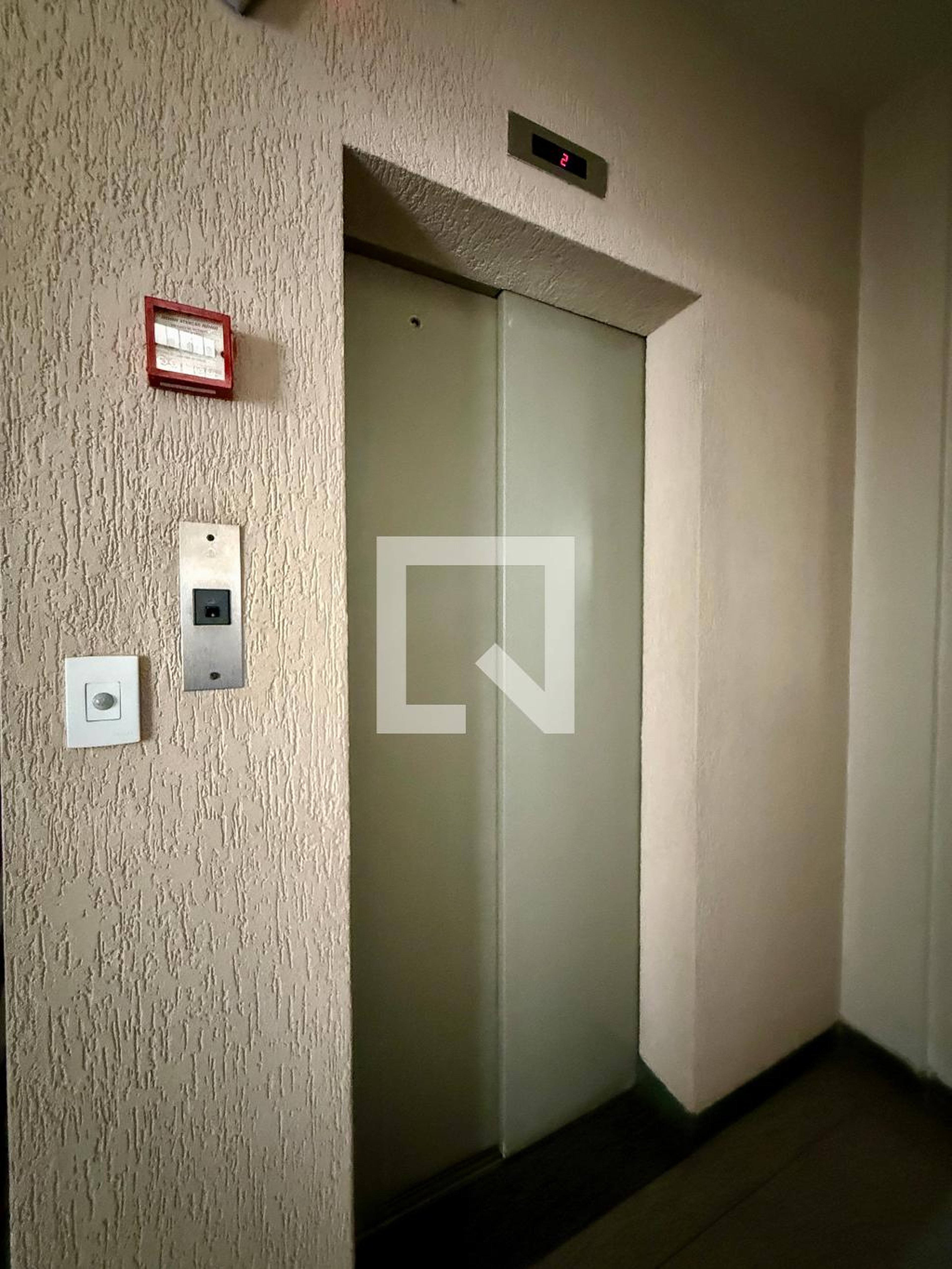 Elevador - Edifício Principado de Mônaco