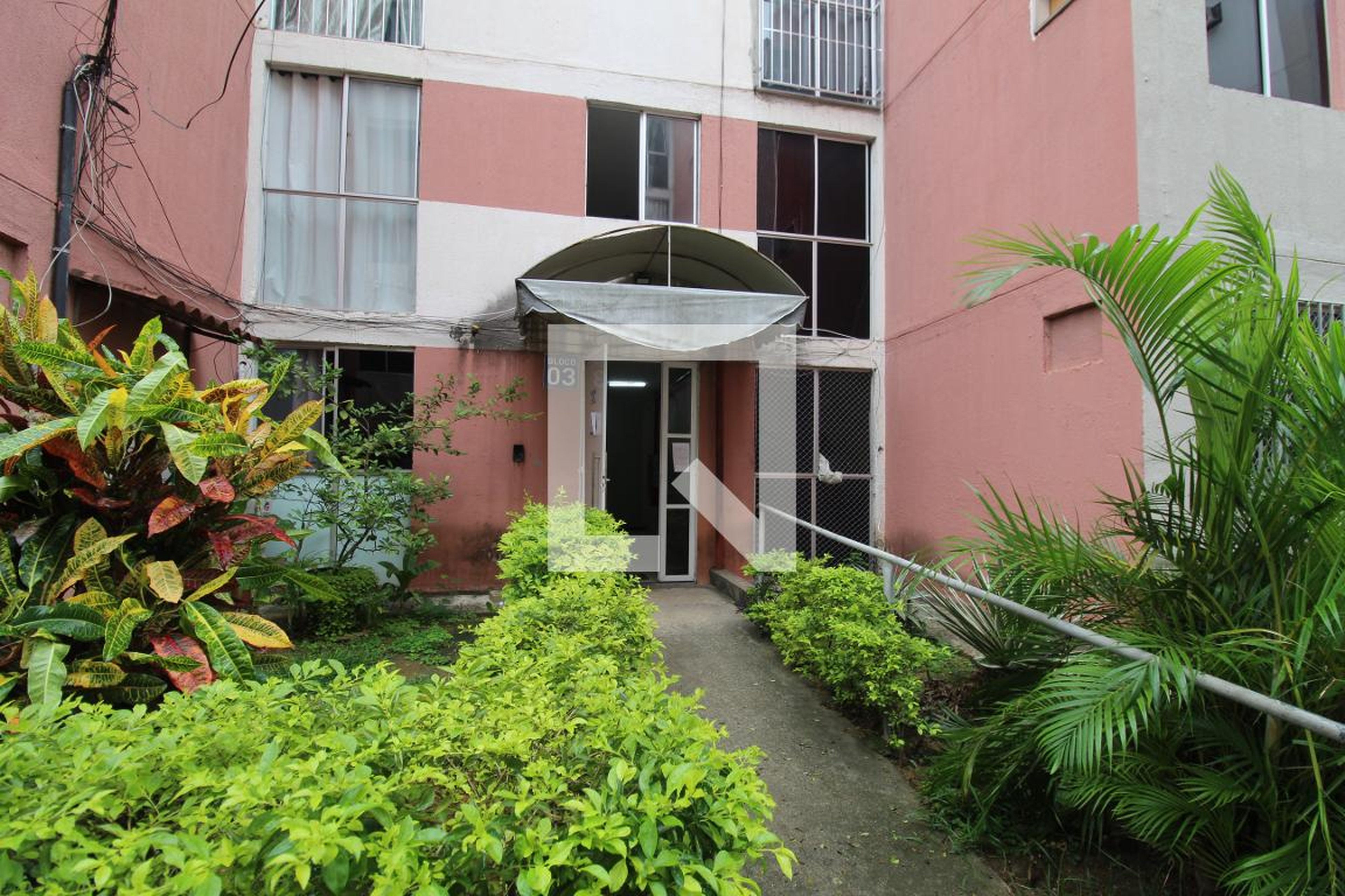 Entrada Condomínio em Avenida Marisa Letícia Lula da Silva, 13