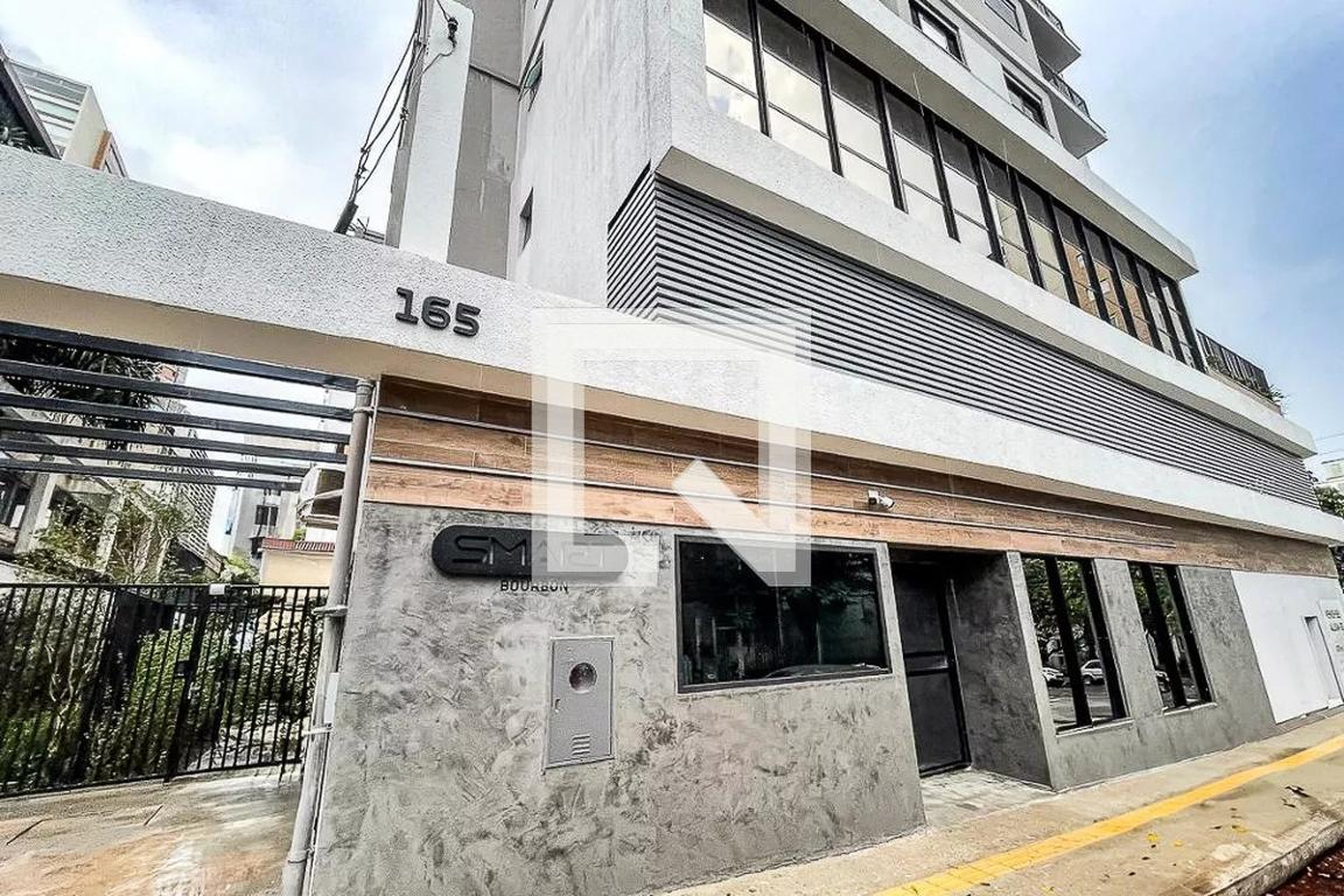 Fachada Condomínio em Rua Embaixador Leão Veloso, 165