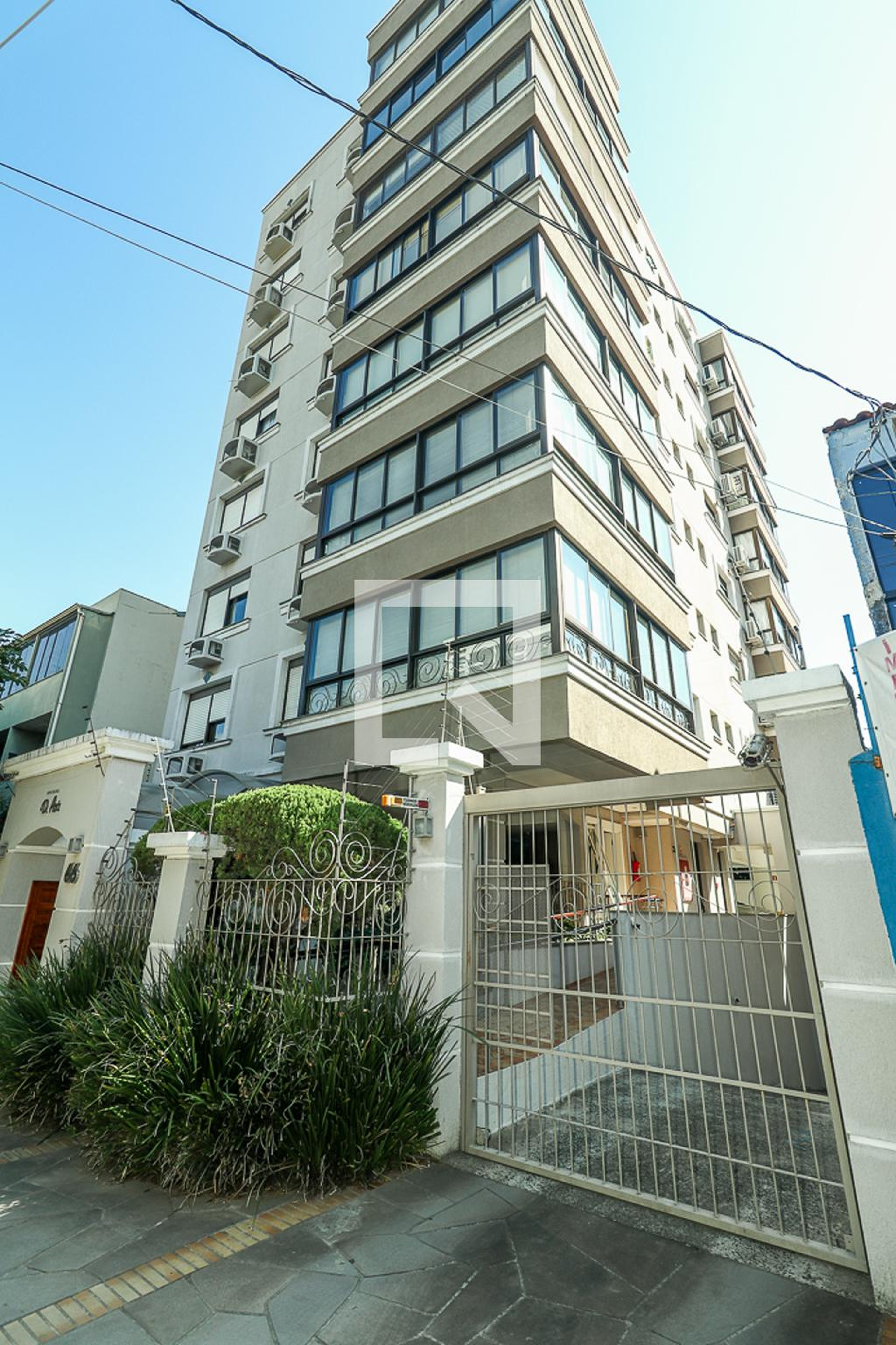 Fachada Condomínio em Rua Dona Leonor, 66