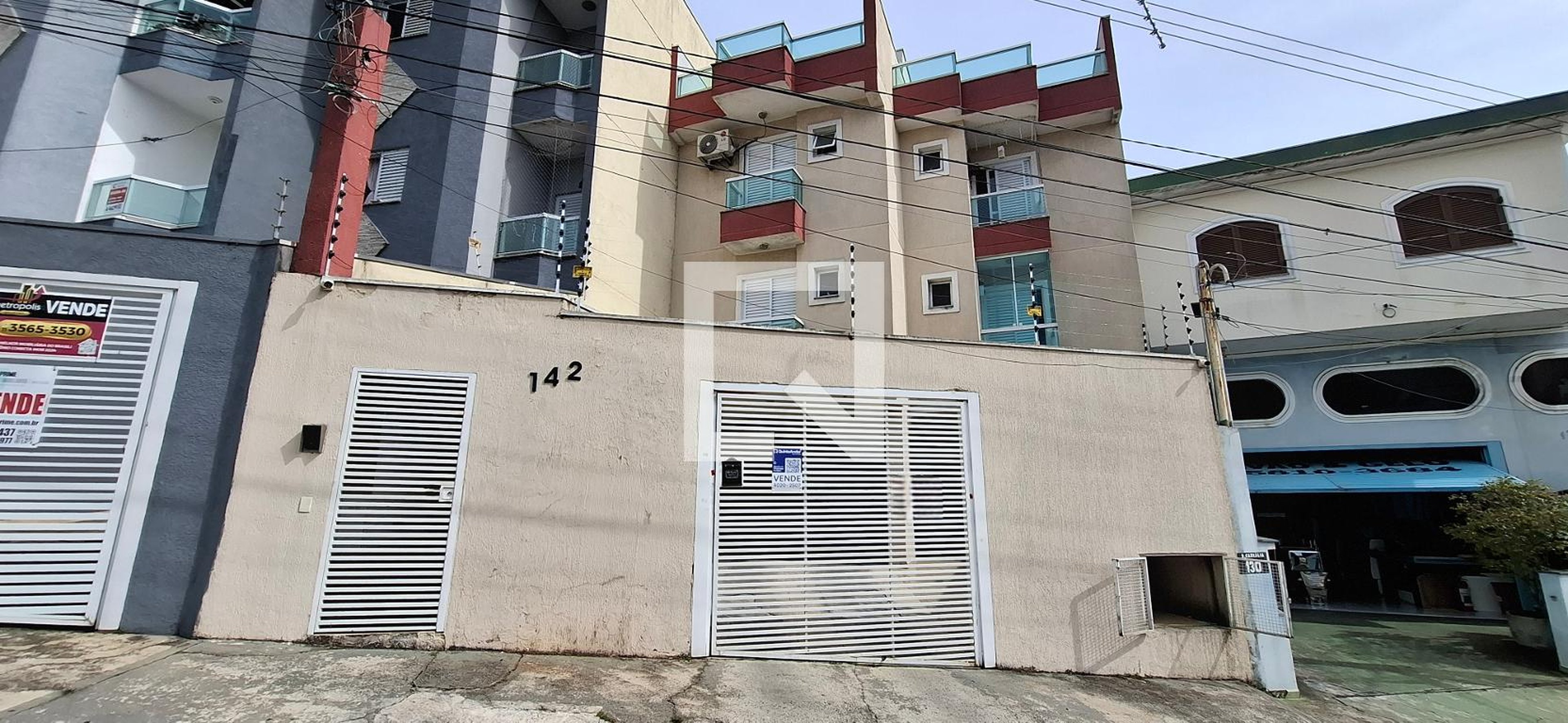 Fachada Condomínio em Rua Cabrália, 142