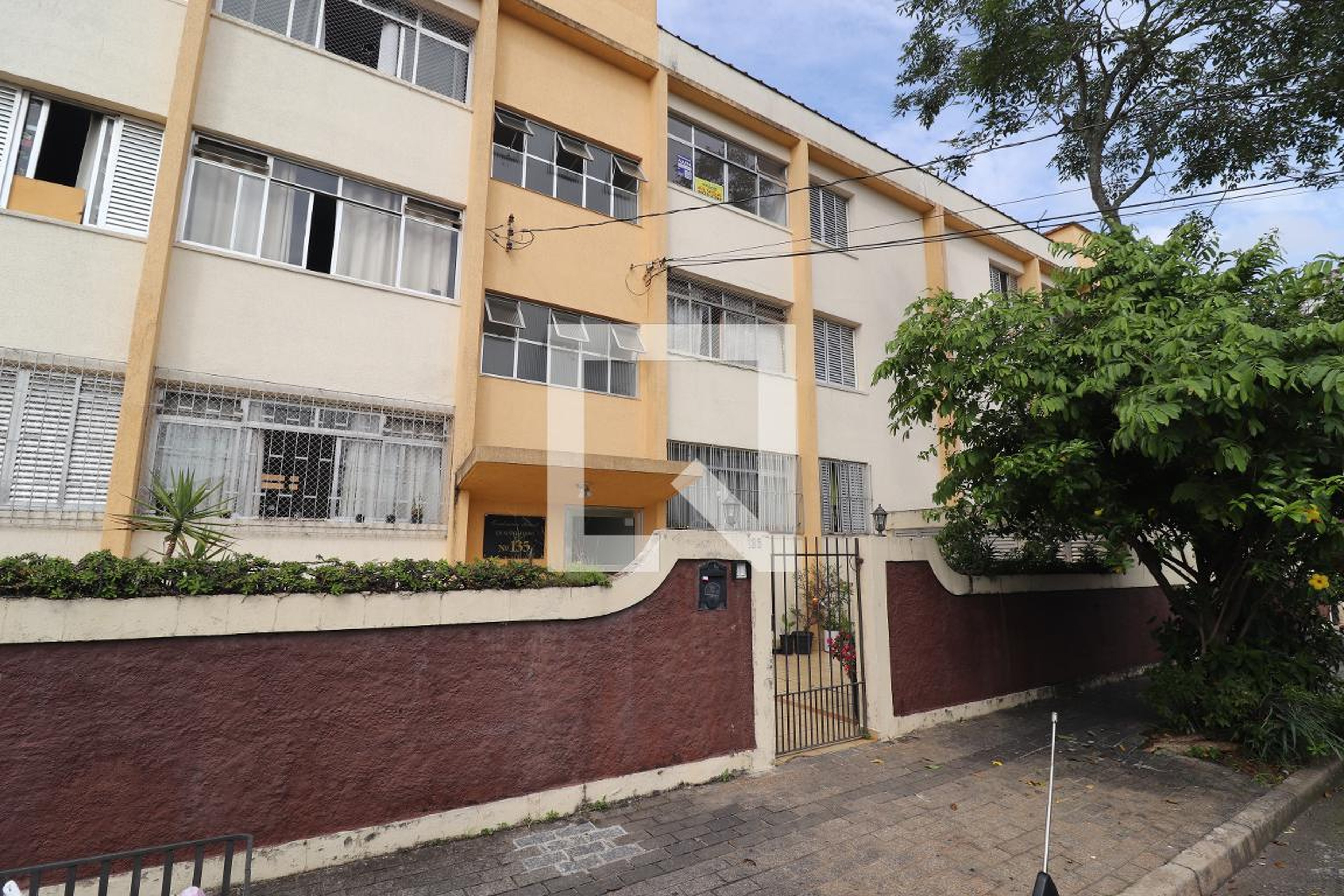 Fachada Condomínio em Rua Ituverava, 135