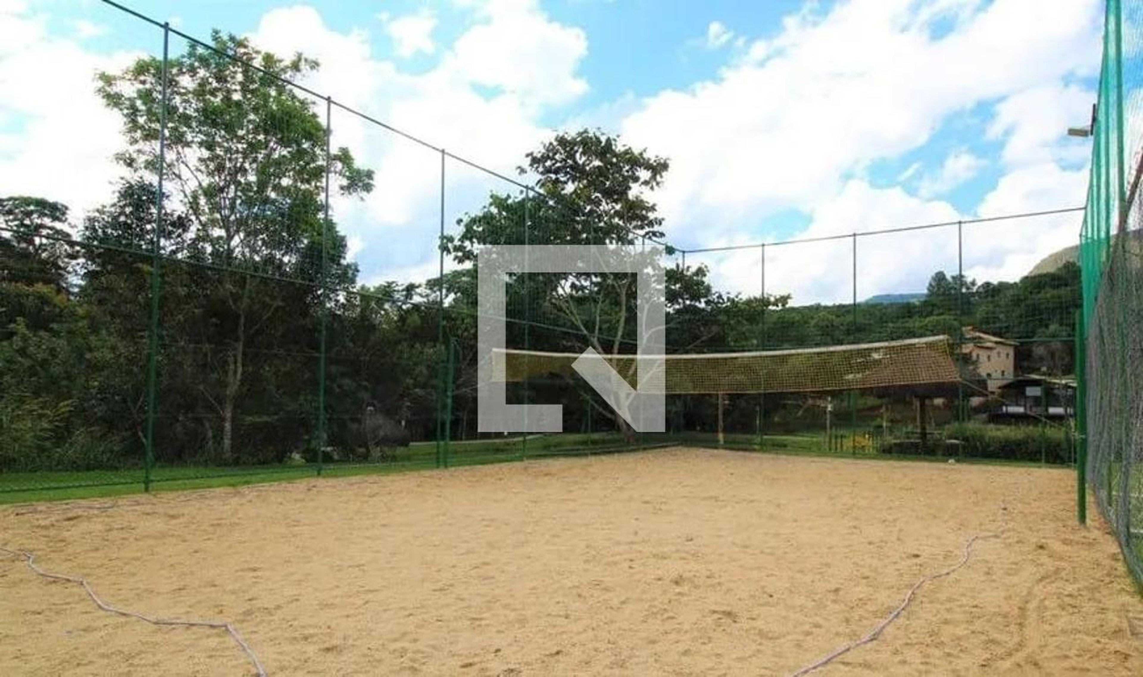 Quadra Condomínio em Alameda das Alamandas, 320