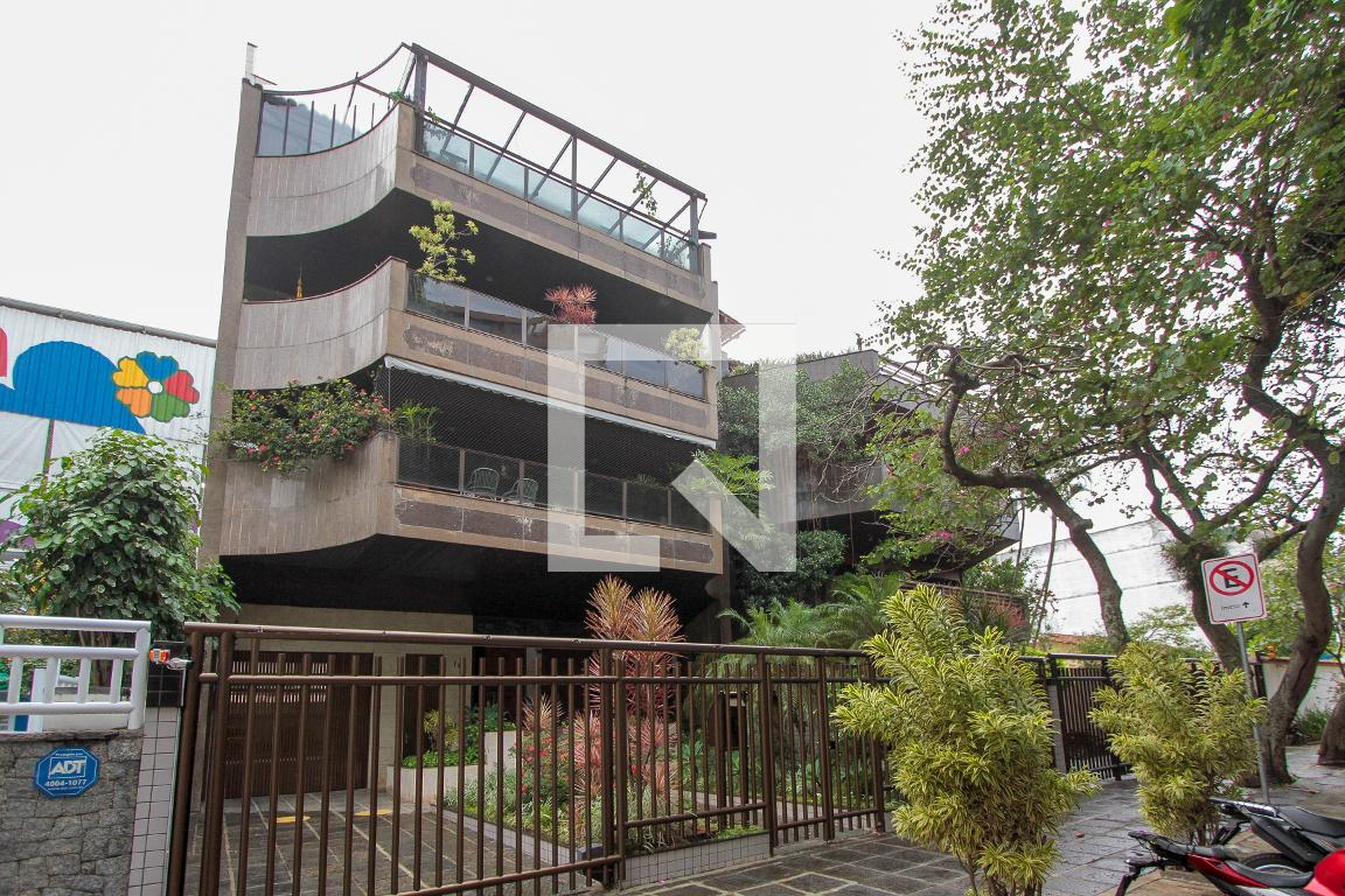 Fachada Condomínio em Avenida Comandante Júlio de Moura, 160