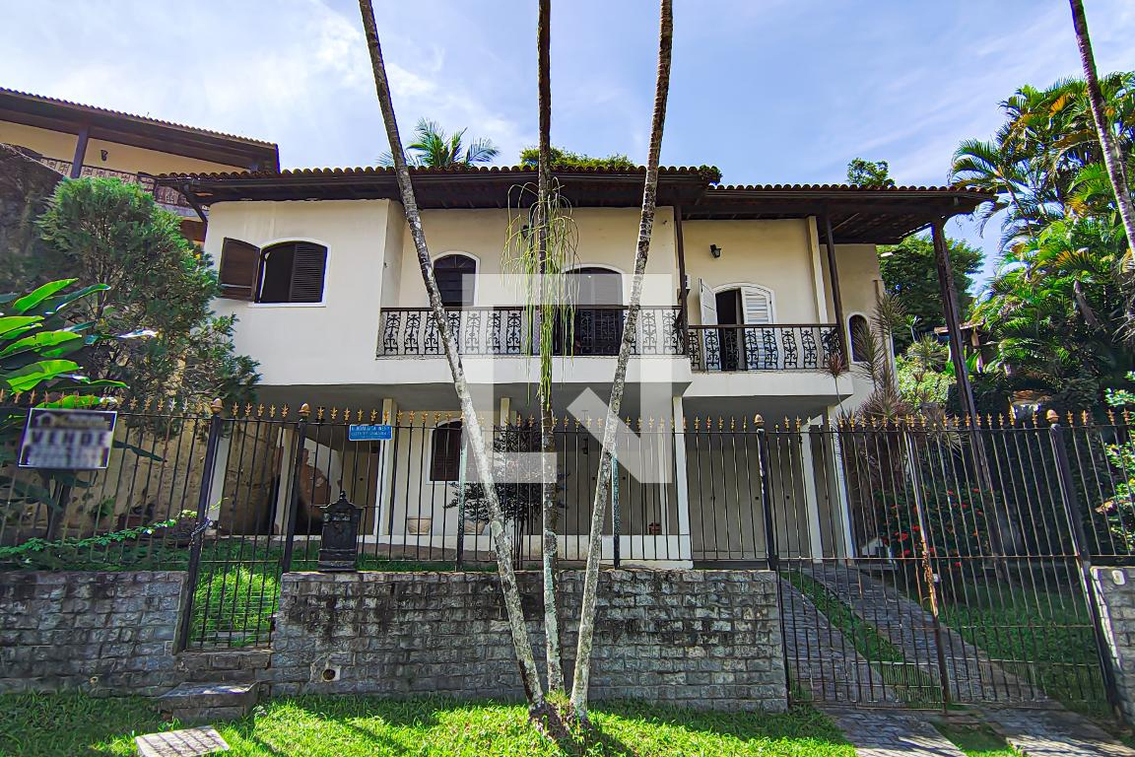 fachada Condomínio em Rua Adalgisa Neri, 33