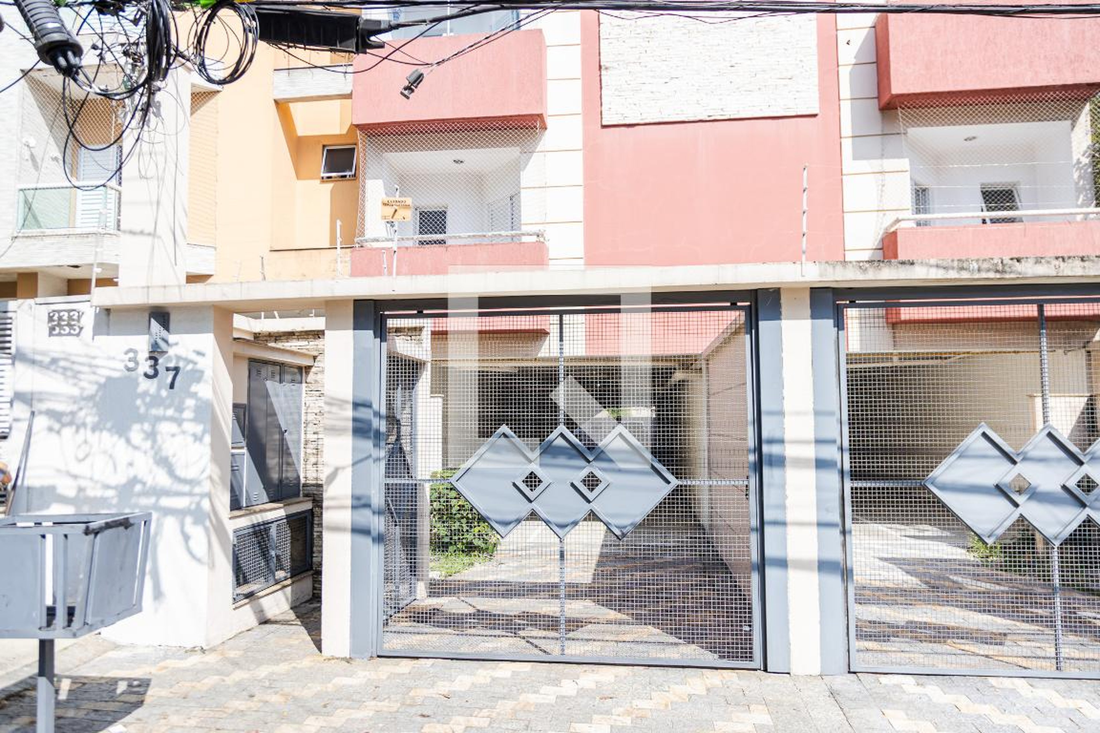 Fachada Condomínio em Rua Santa Adélia, 337