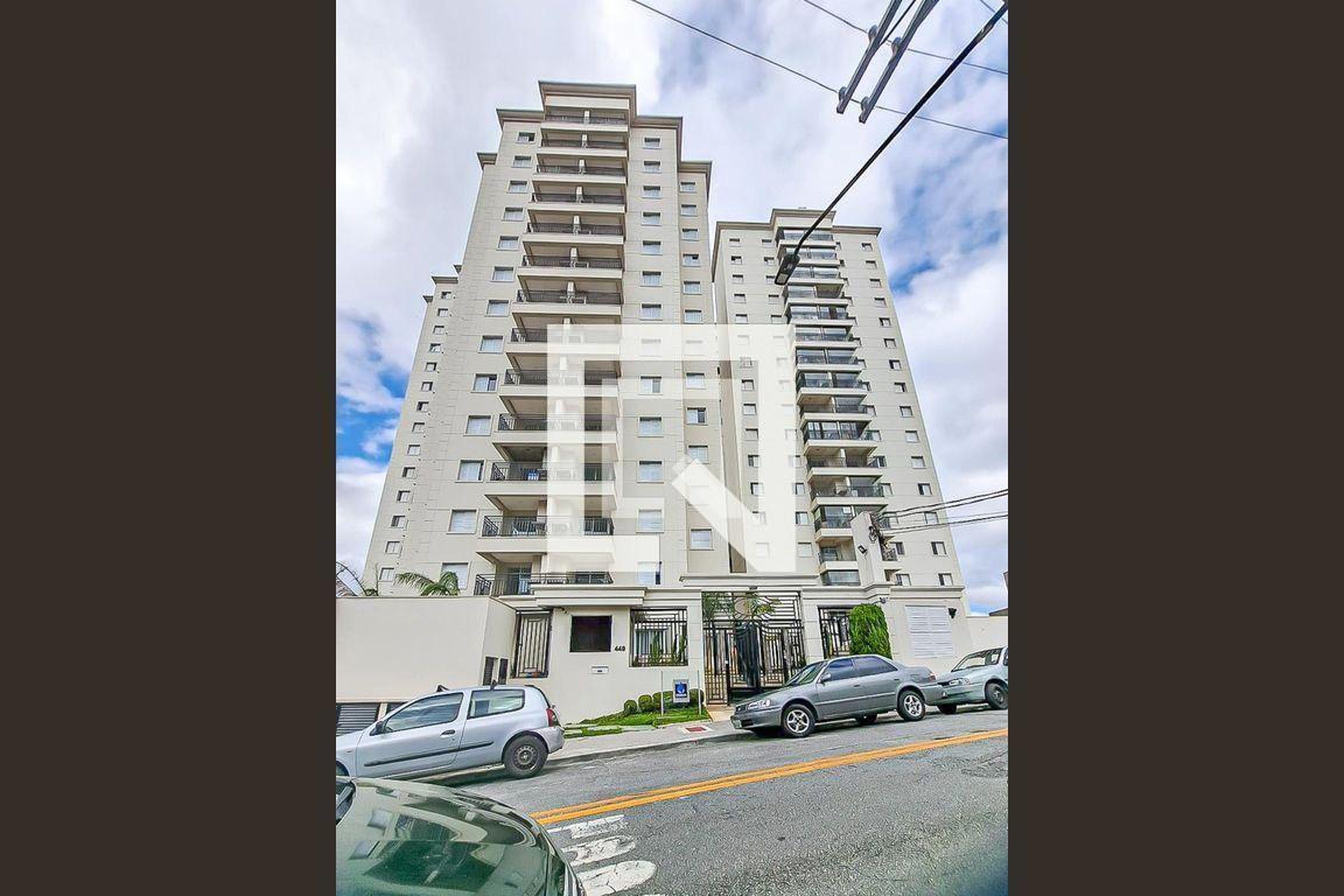 Fachada Condomínio em Rua Leila Gonçalves, 112