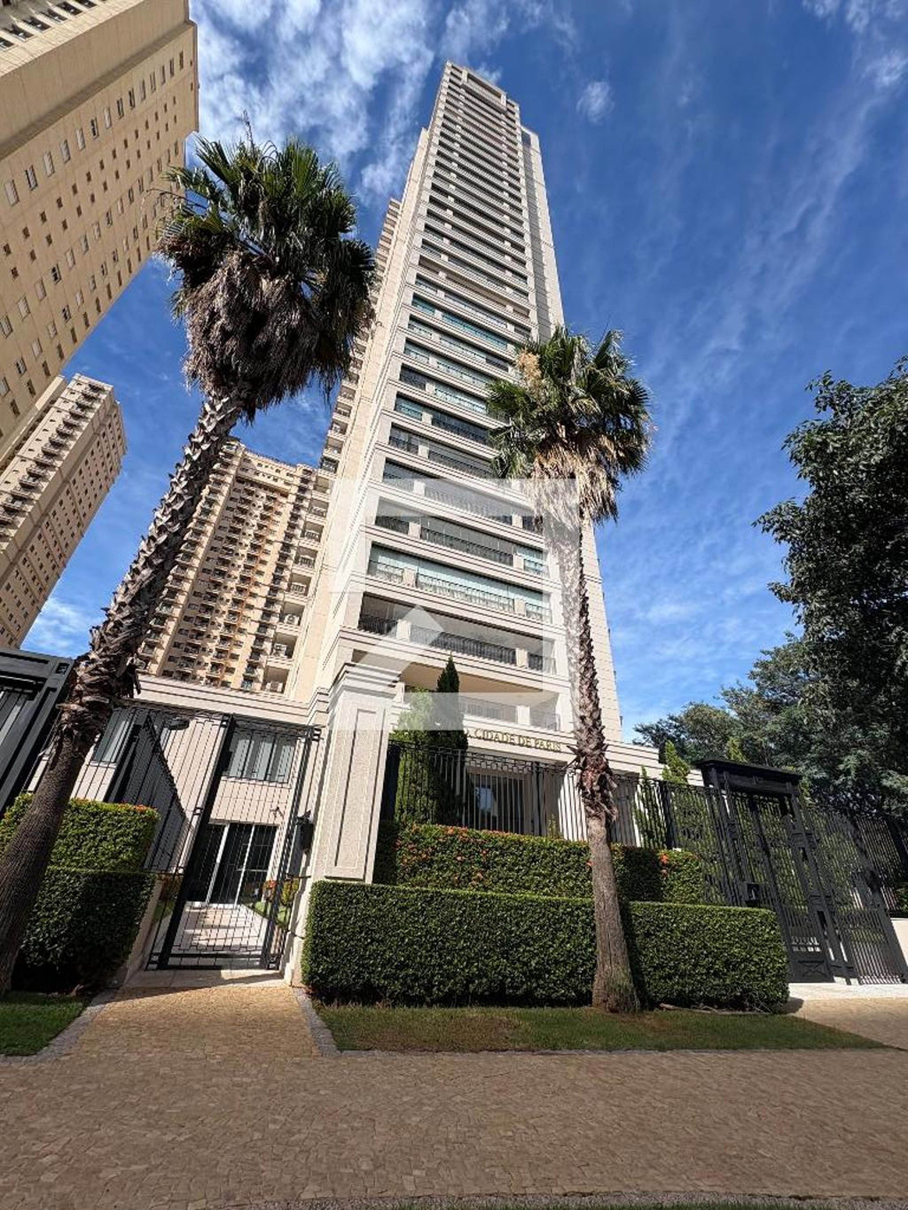 Fachada Condomínio Cidade de Paris