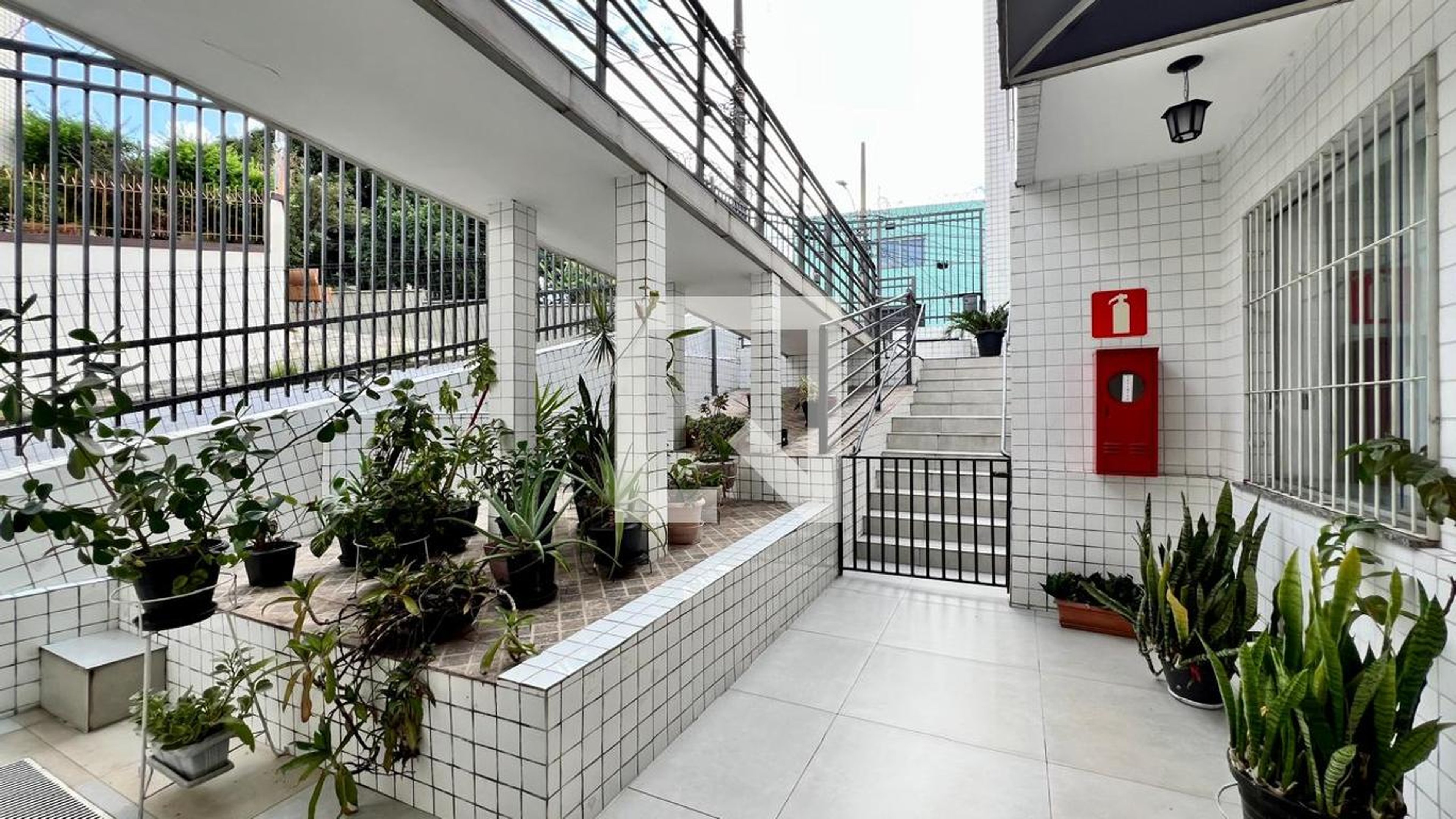 Hall de entrada Condomínio em Rua Lindolfo de Azevedo, 181