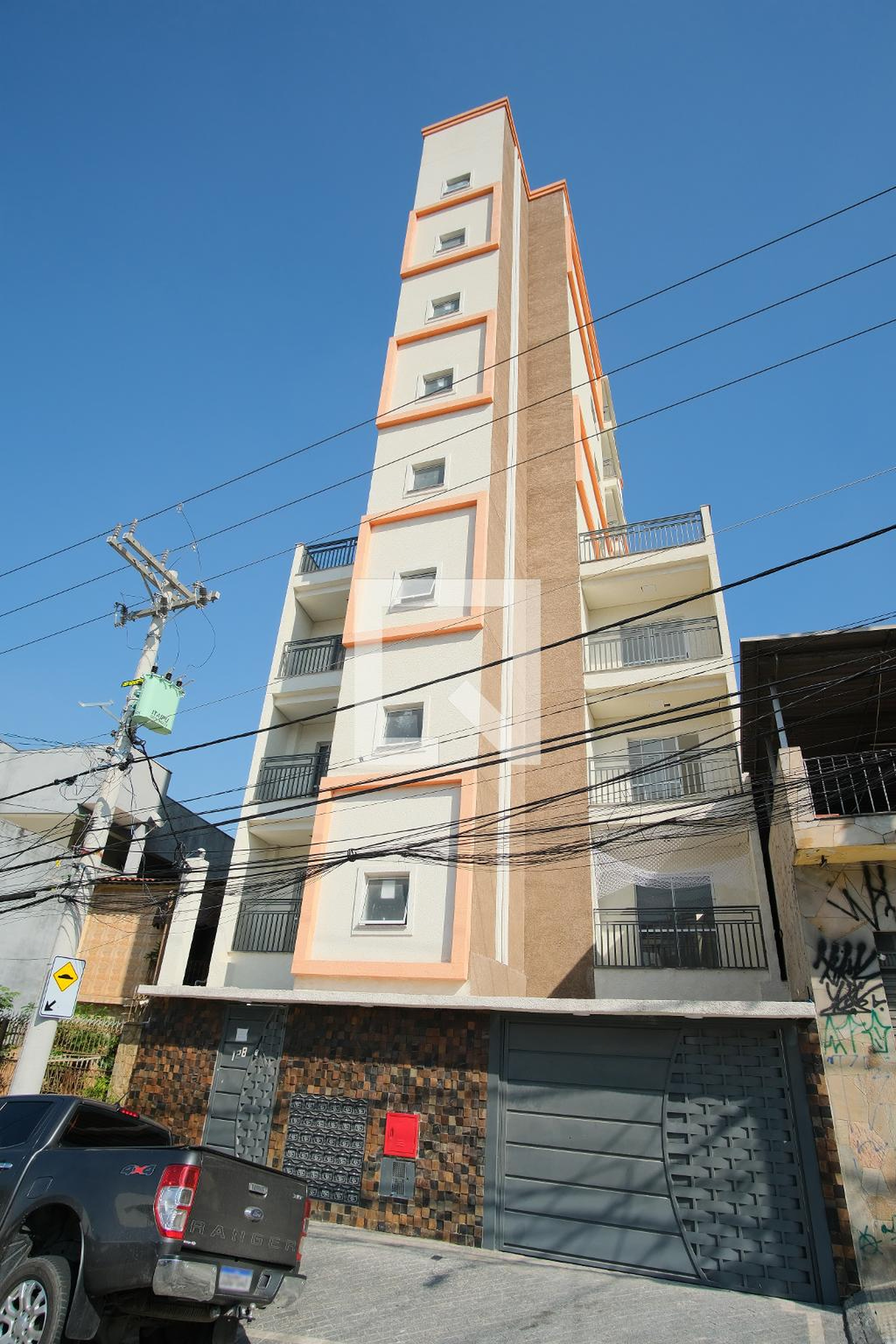 Fachada Condomínio em Rua Matusalém Matoso, 128