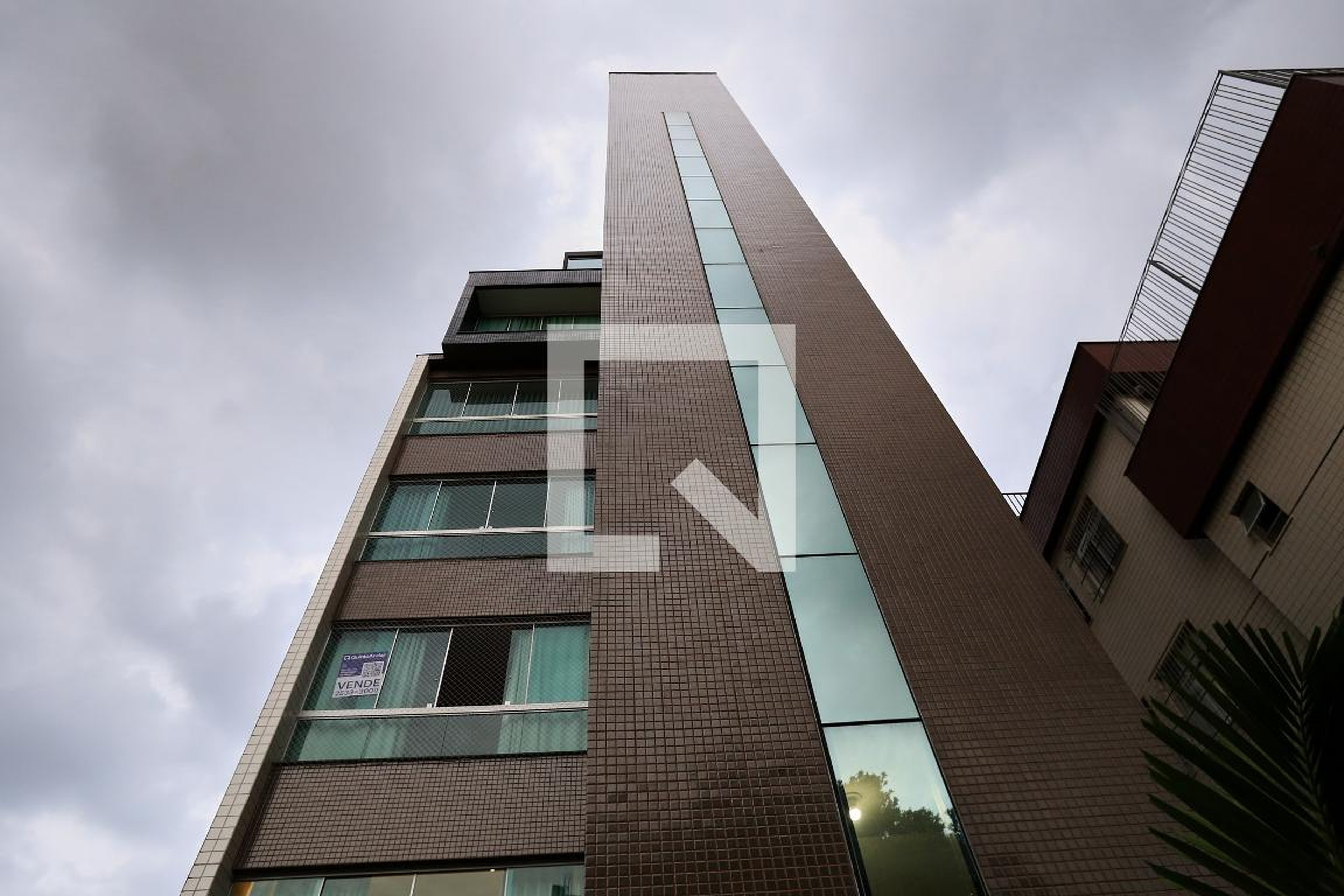 Fachada Condomínio em Rua Ubai, 107