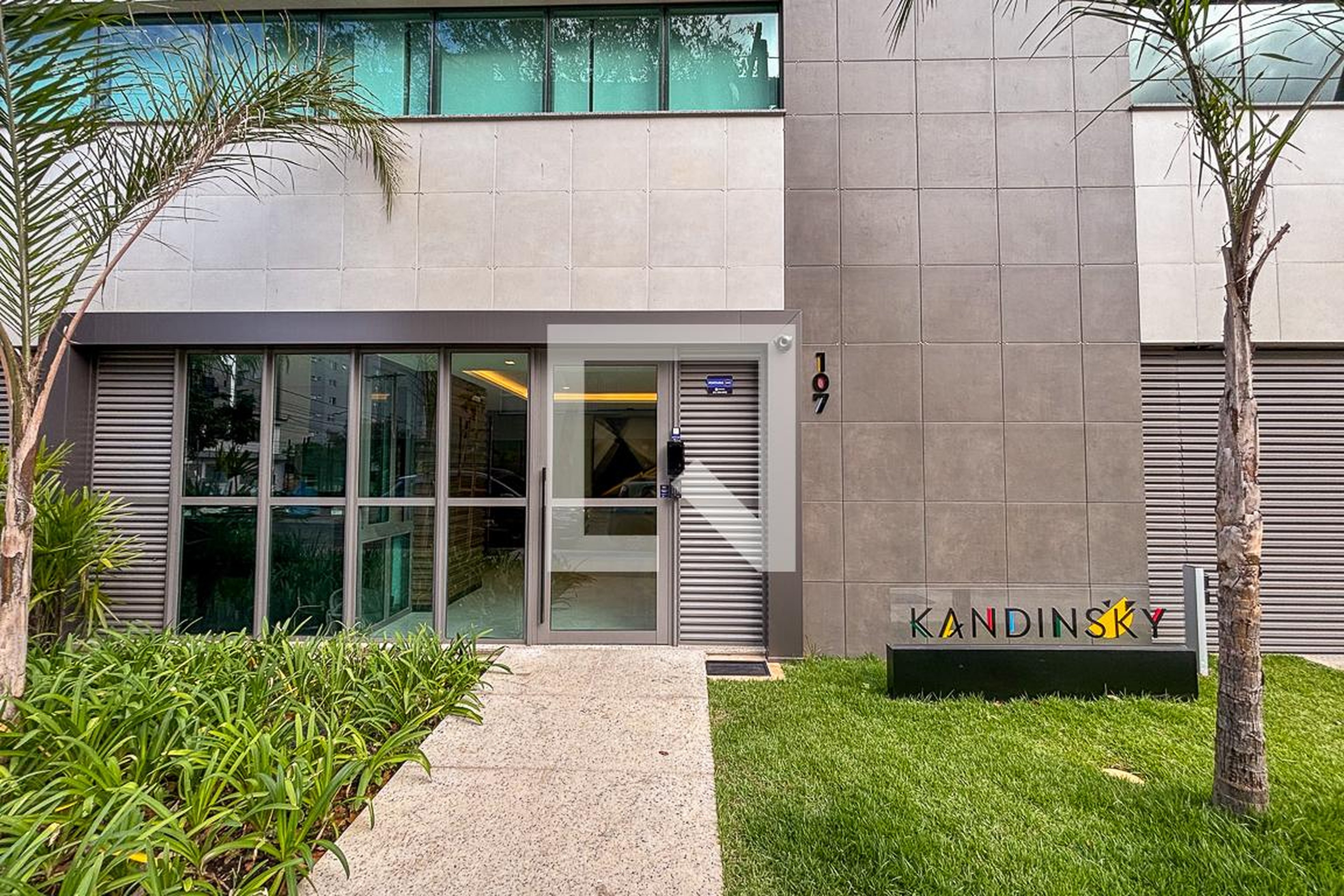 Fachada Condomínio em Rua Bambuí, 107