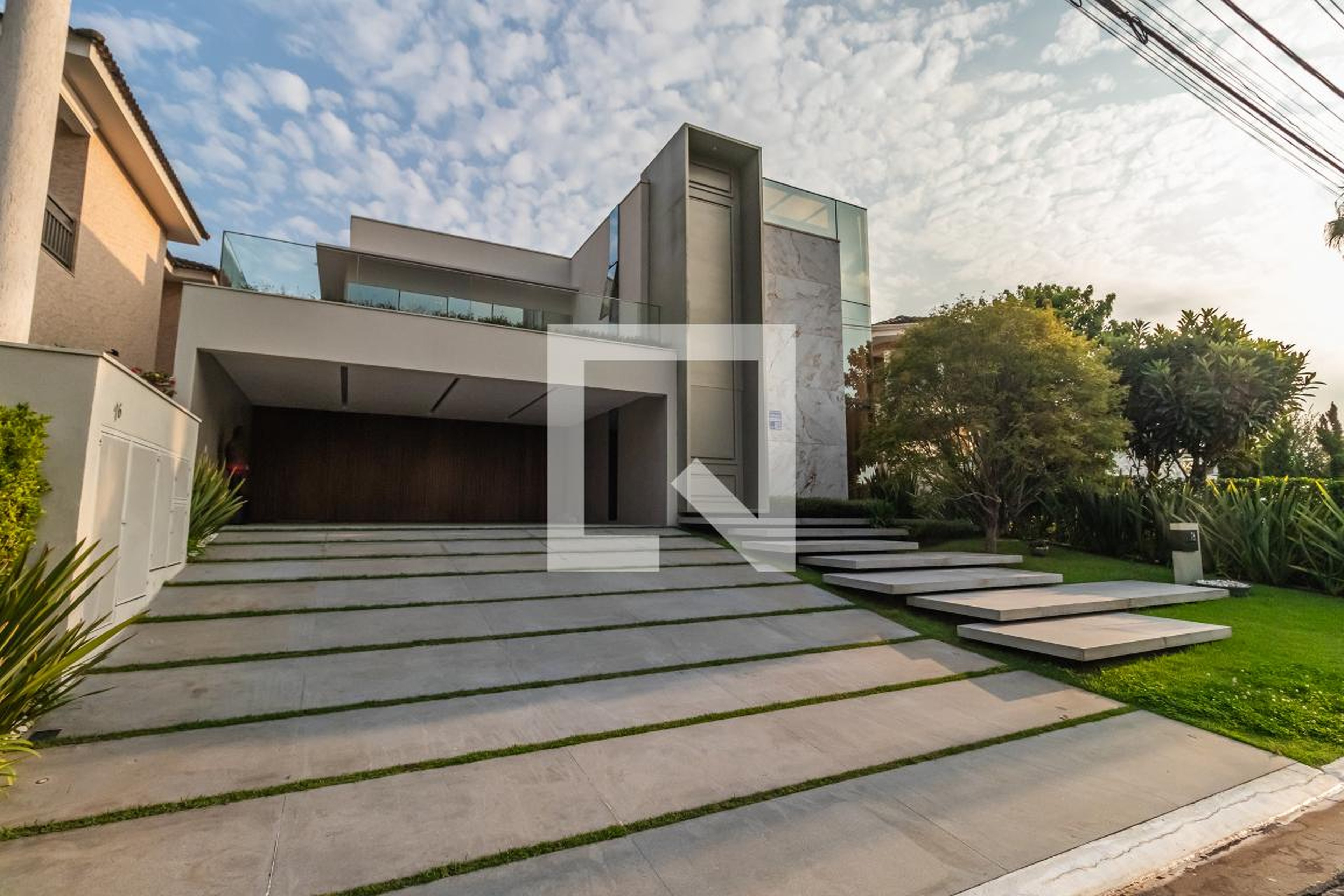 Fachada Condomínio em Alameda do Pôrto, 76