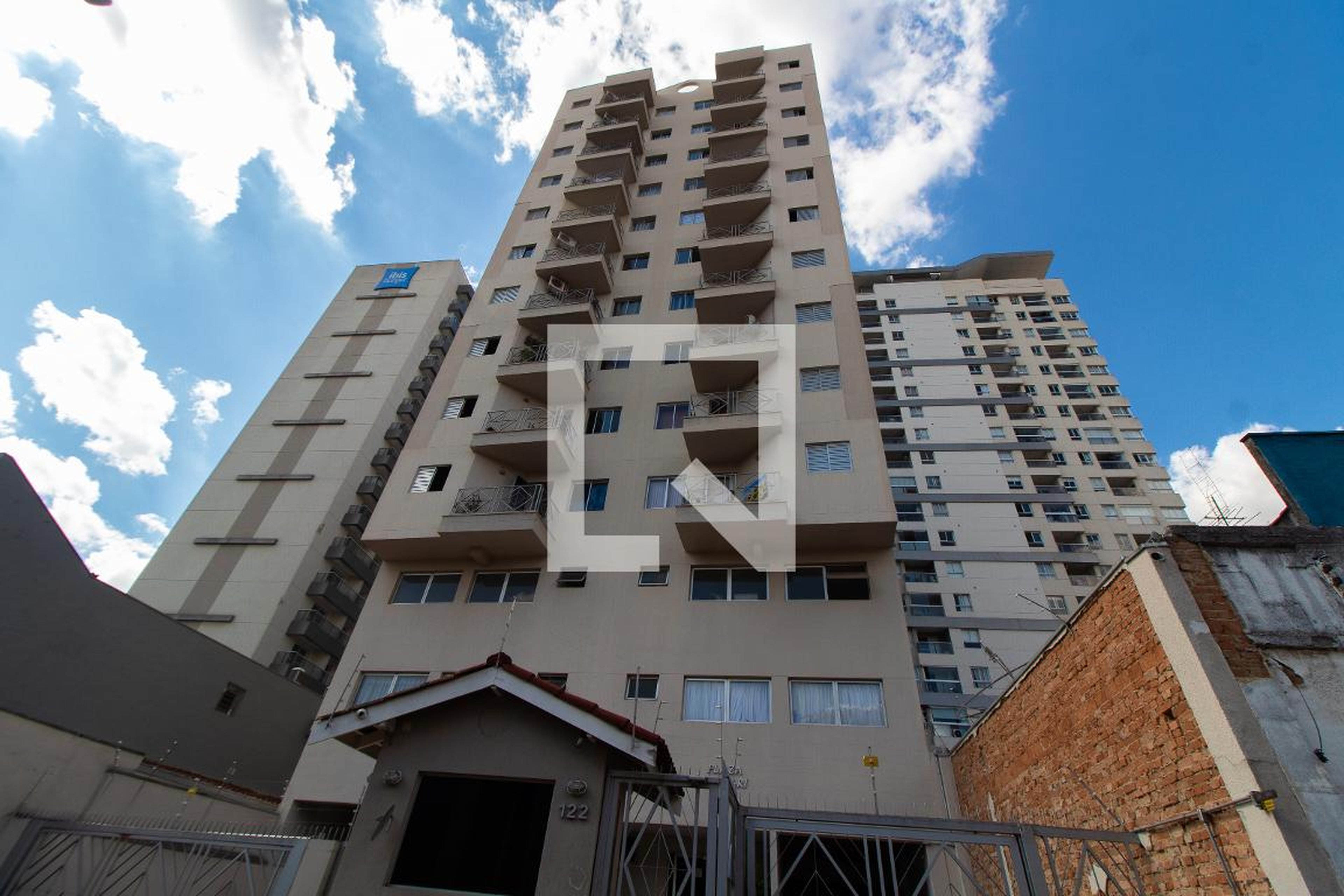 Fachada Condomínio em Rua José de Alencar, 122