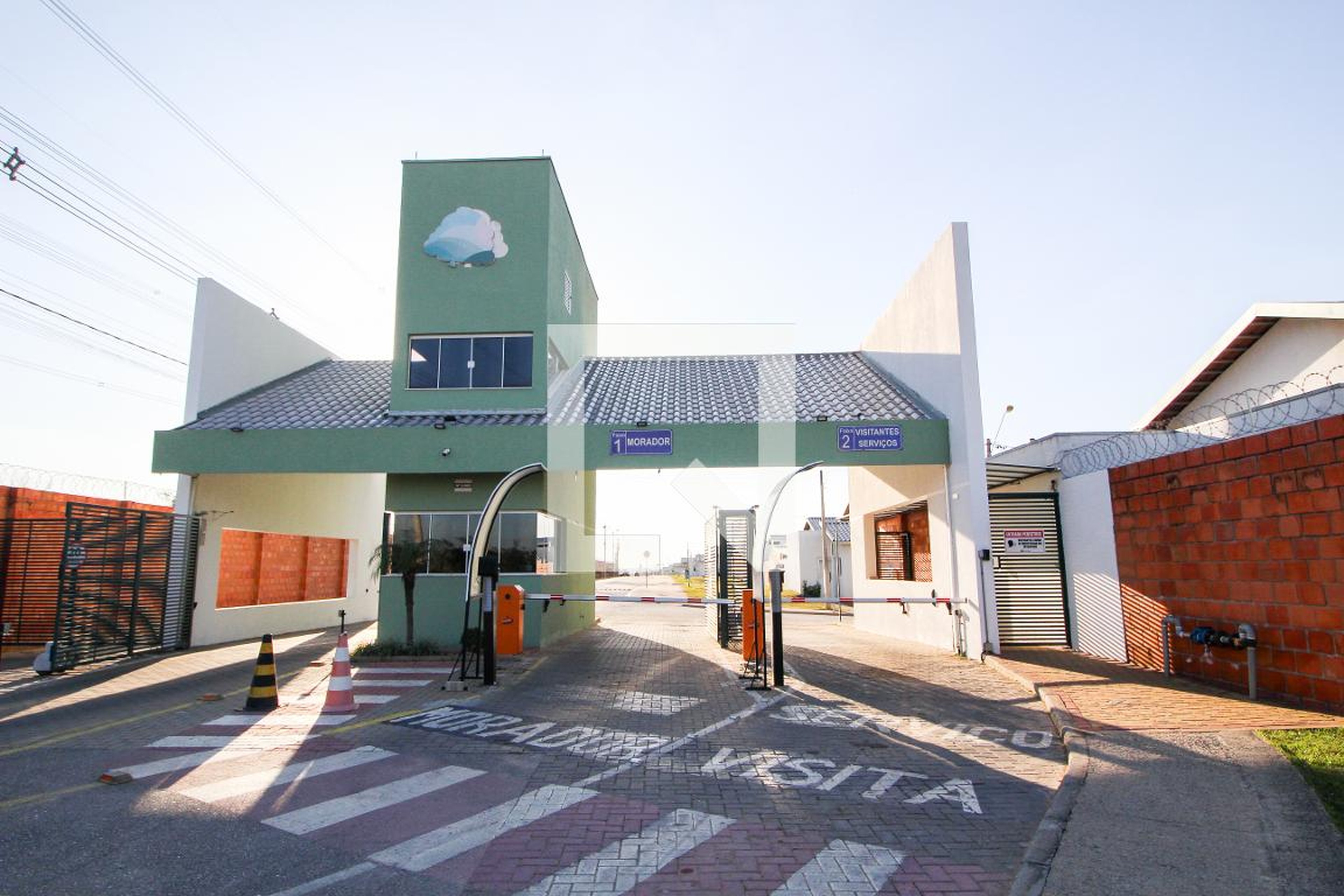 Fachada do Condomínio Condomínio Village Amato Reserva