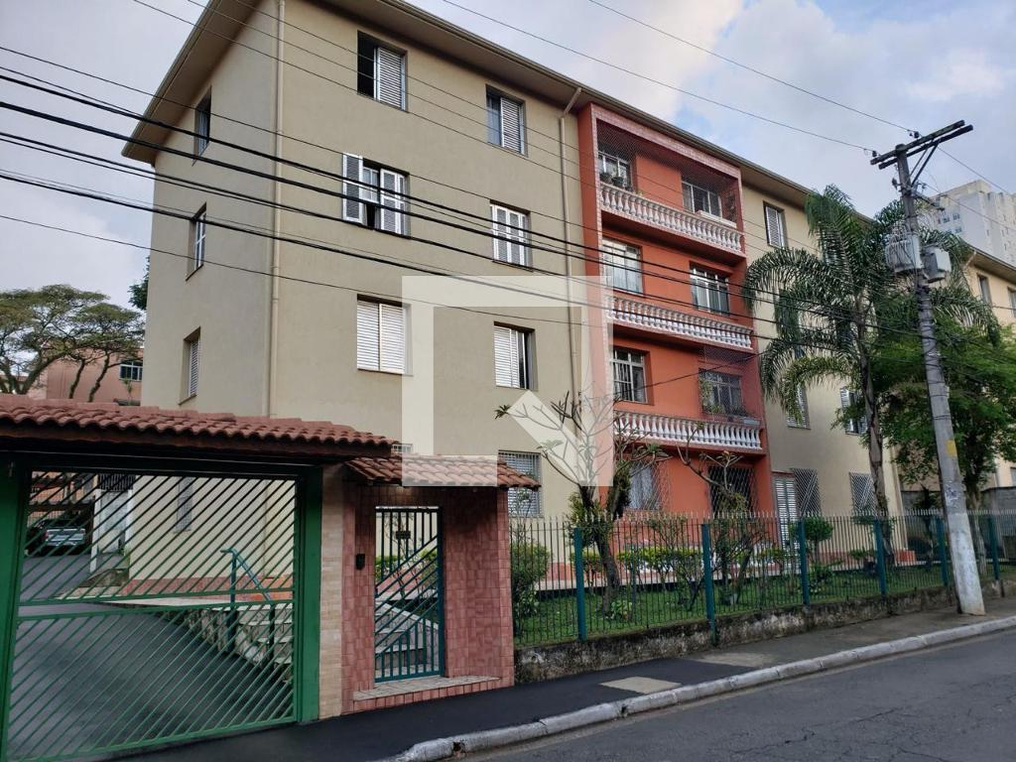 Fachada Condomínio em Avenida Professora Virgília Rodrigues Alves de Carvalho Pinto, 108