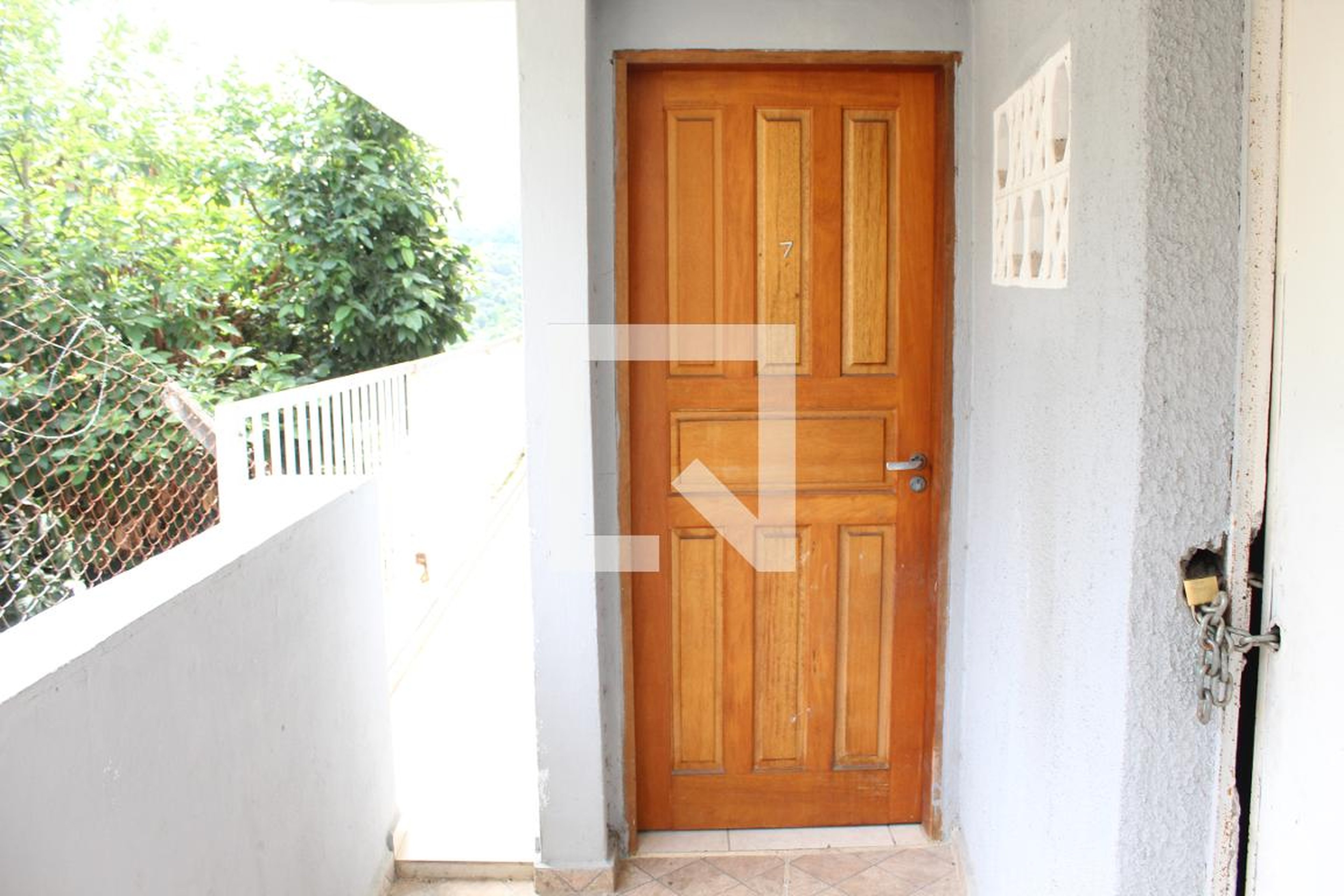 Entrada Condomínio em Rua Ijuí, 72