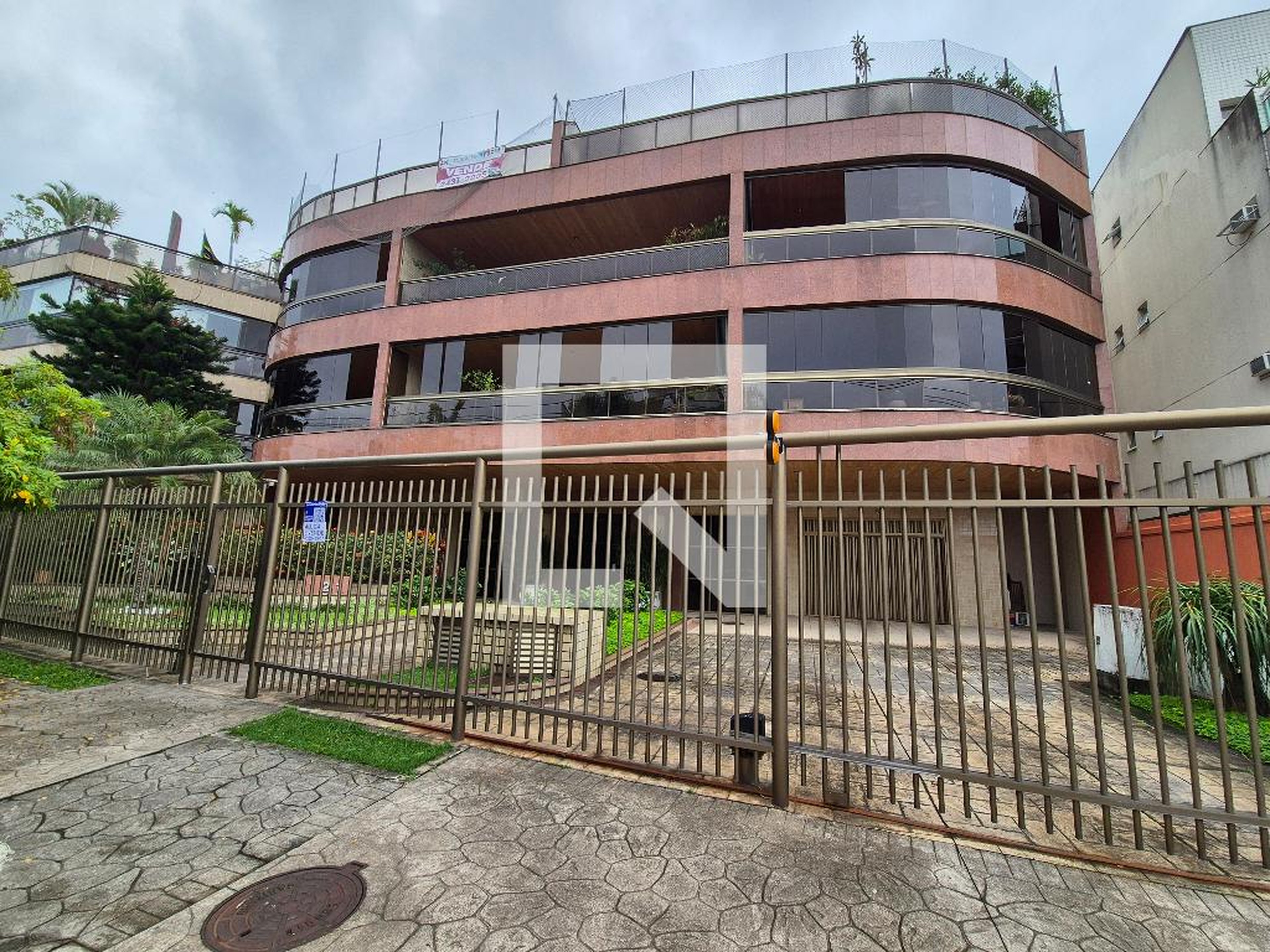 Fachada do Prédio Condomínio em Rua Almirante Ary Rongel, 121