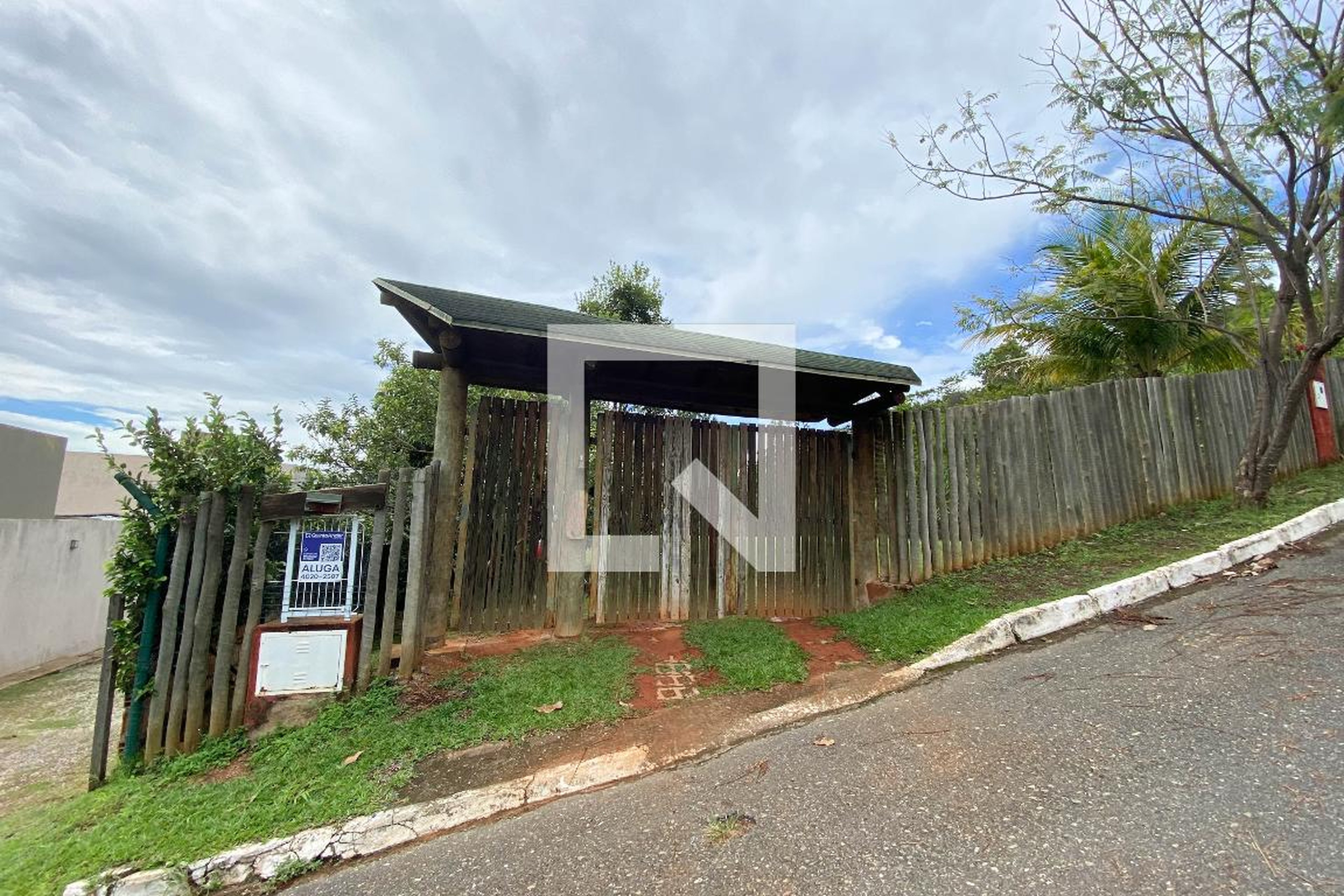 Fachada Condomínio em Sh Jardim Botânico/Condomínio Jardim Botânico I, 1