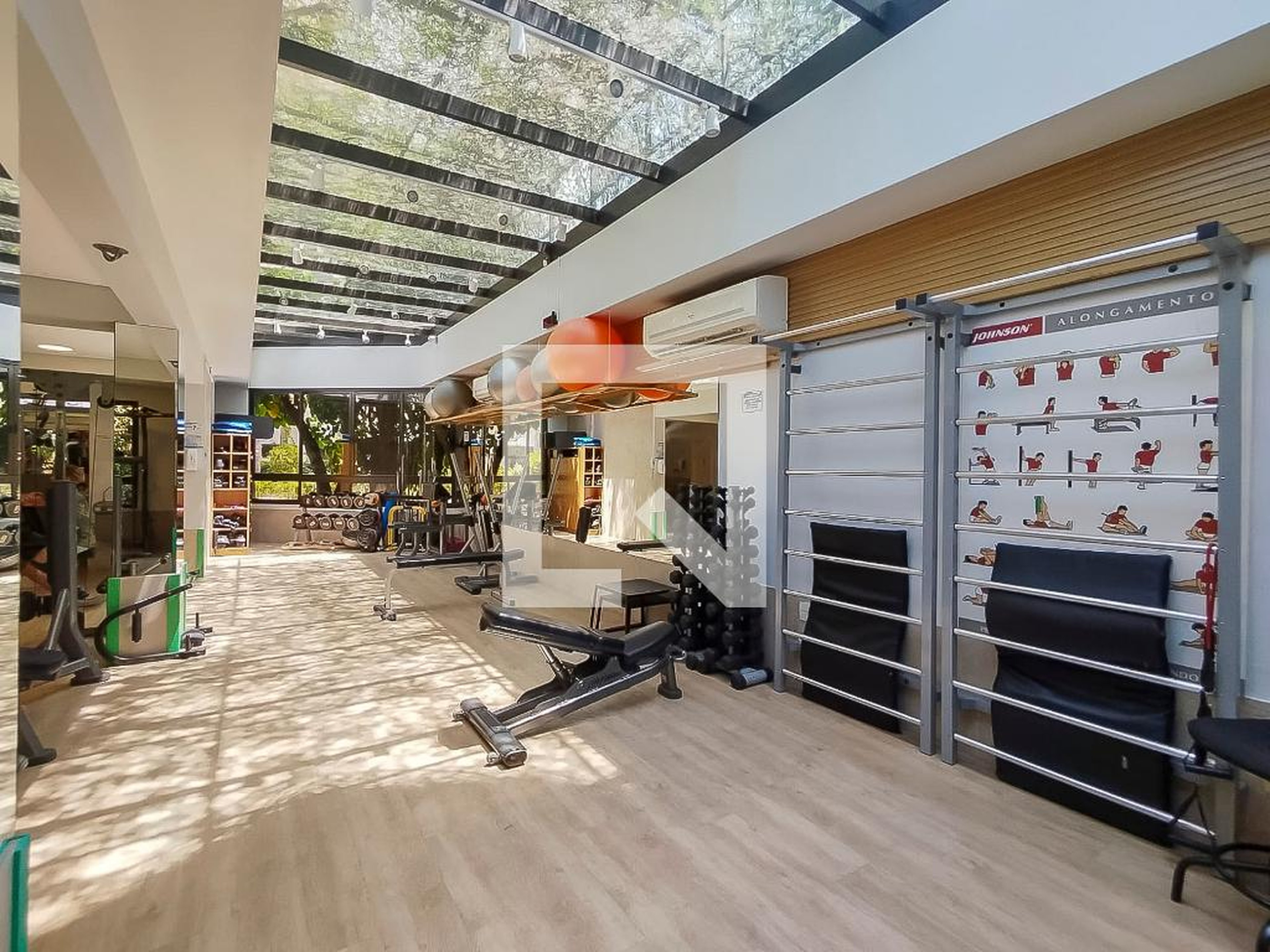 Academia - Champs Elysées