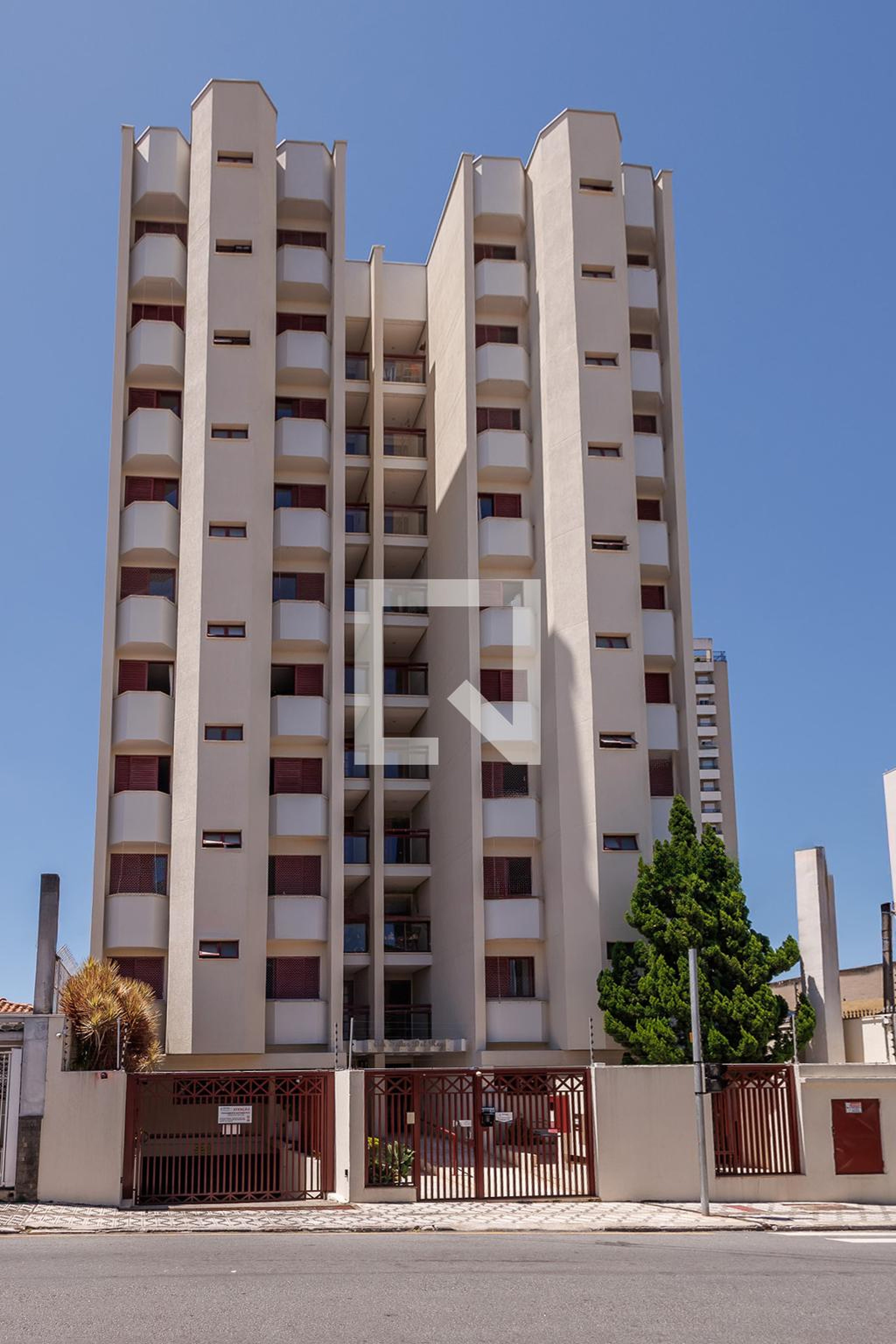 Fachada do Prédio Condomínio Associação dos Adquerecis do Edifiocio Solar Del Rey