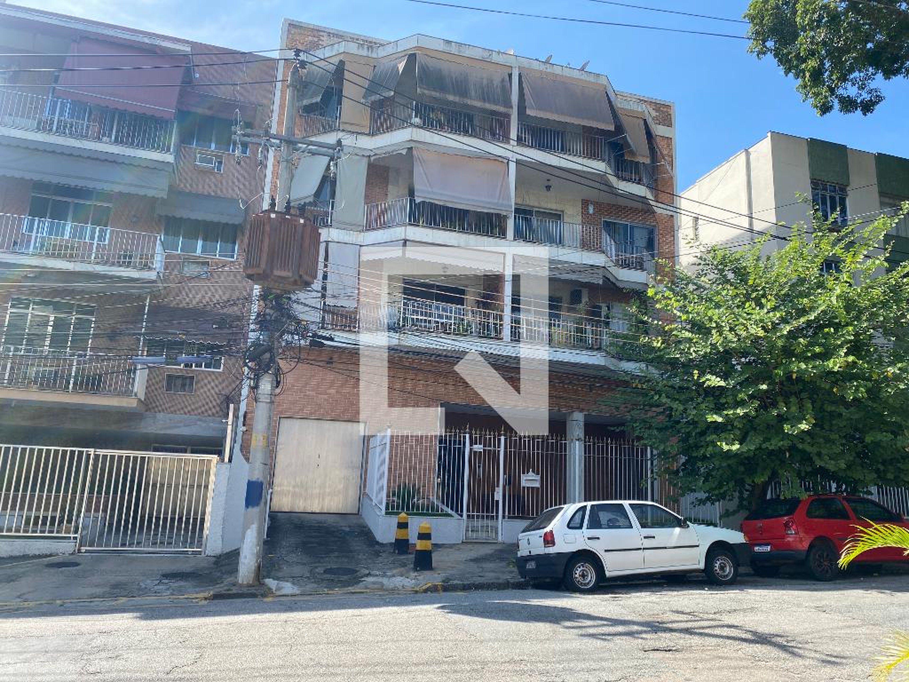 Fachada Condomínio em Rua Capitão Barbosa, 48