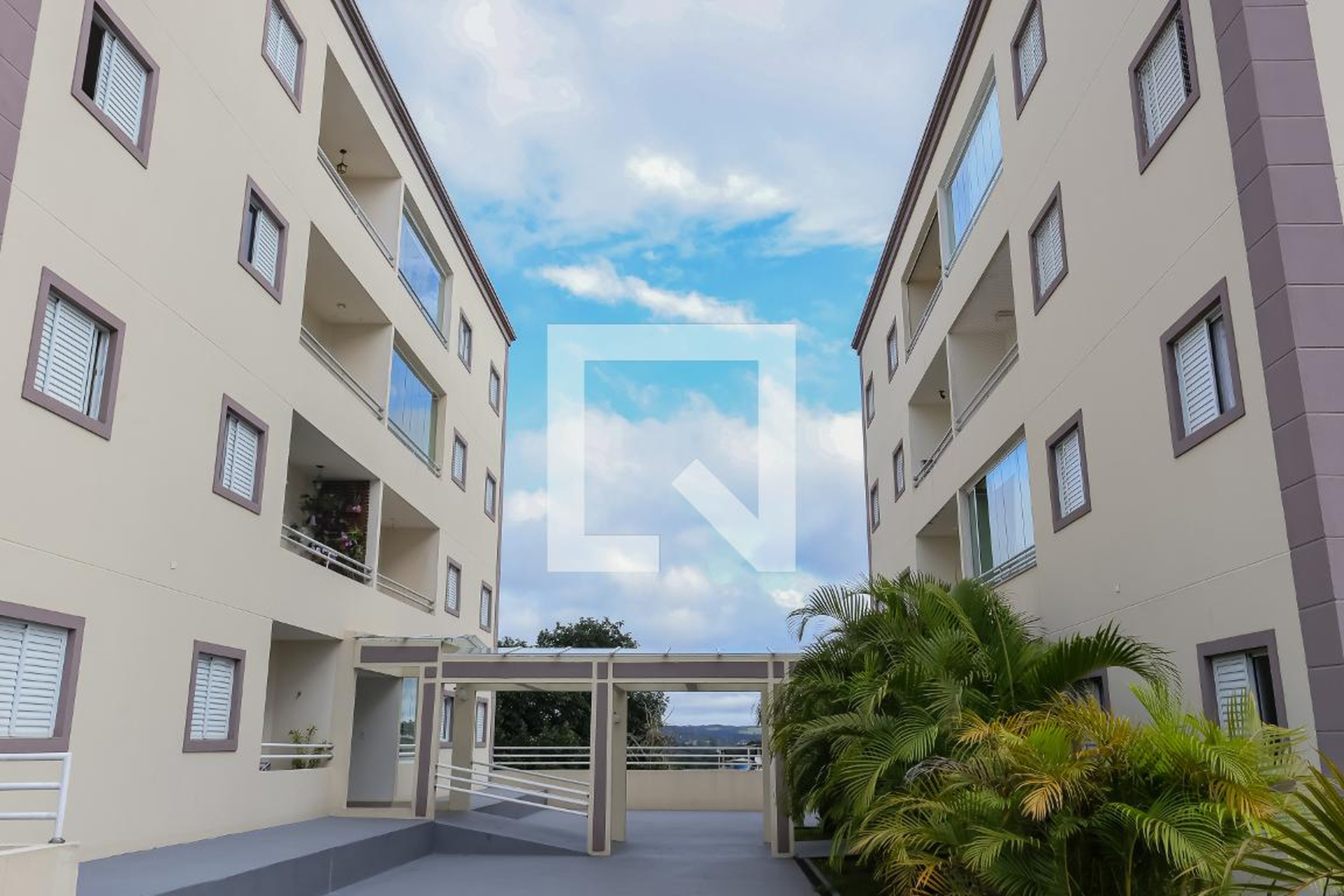 Fachada Condomínio em Rua Guiné, 185