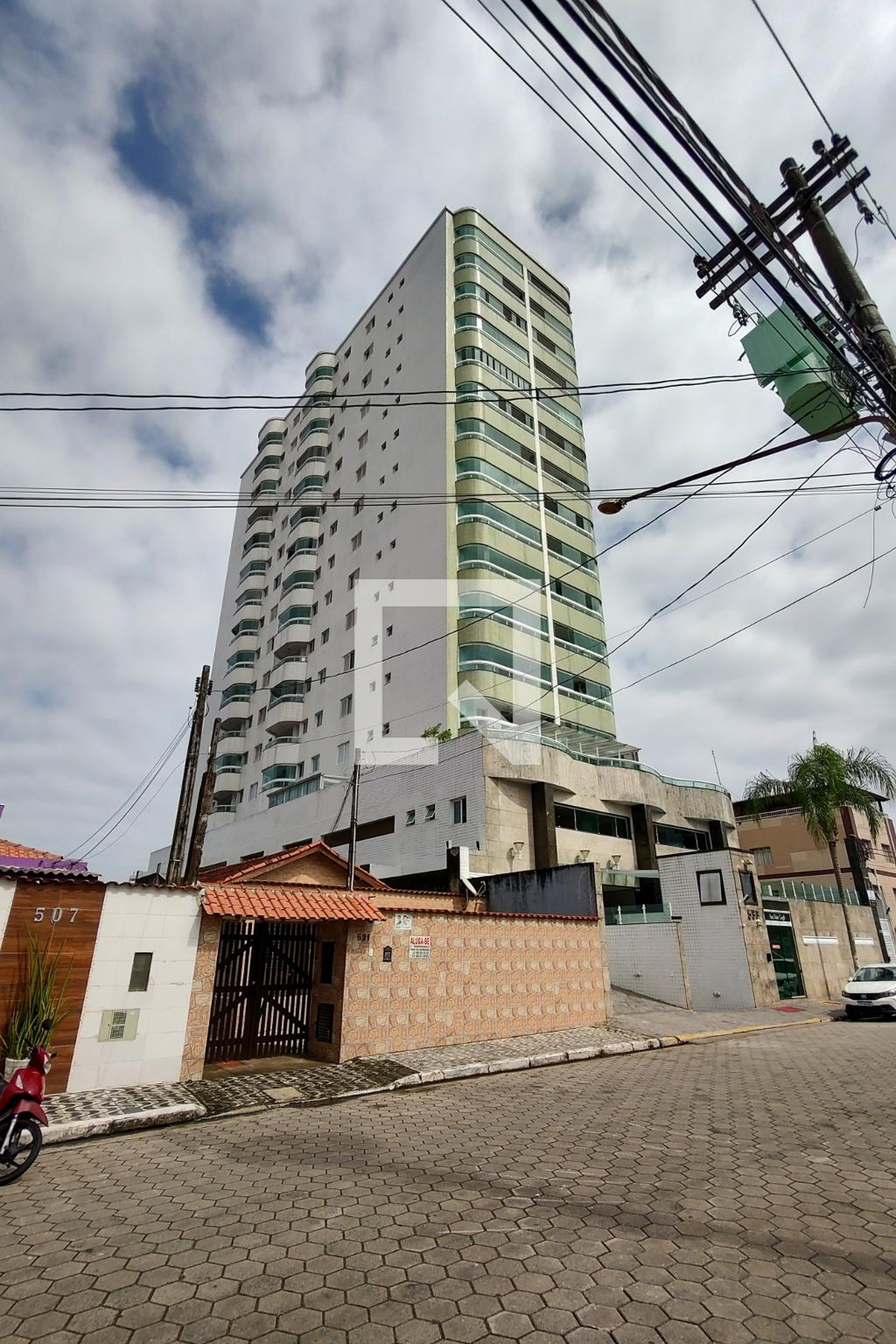 Fachada do Prédio Condomínio VAN Gogh