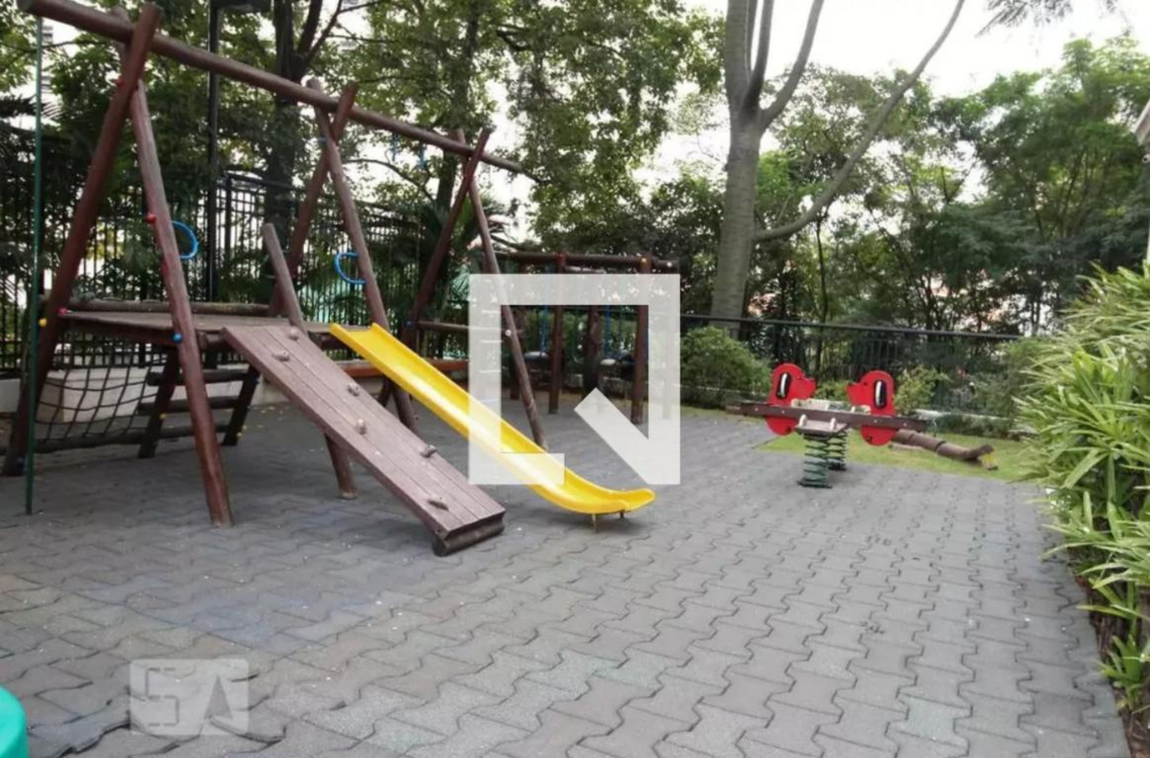Playground - Floris Santana