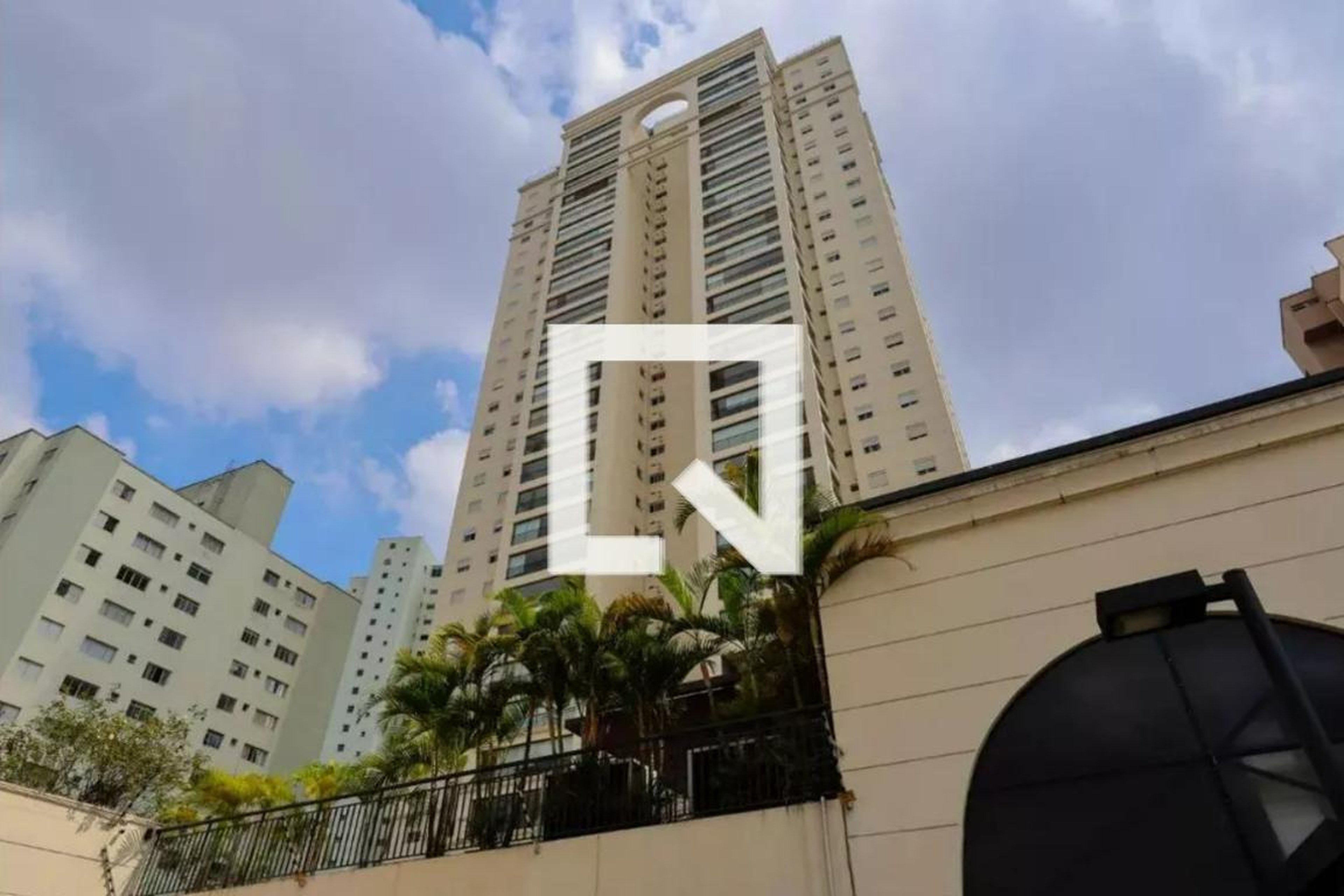 Fachada Condomínio Floris Santana